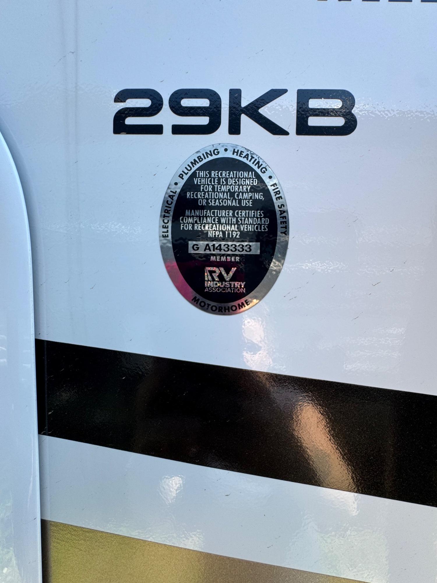 2025 Coachmen 2025 Coachmen Freelander - thumbnail 18