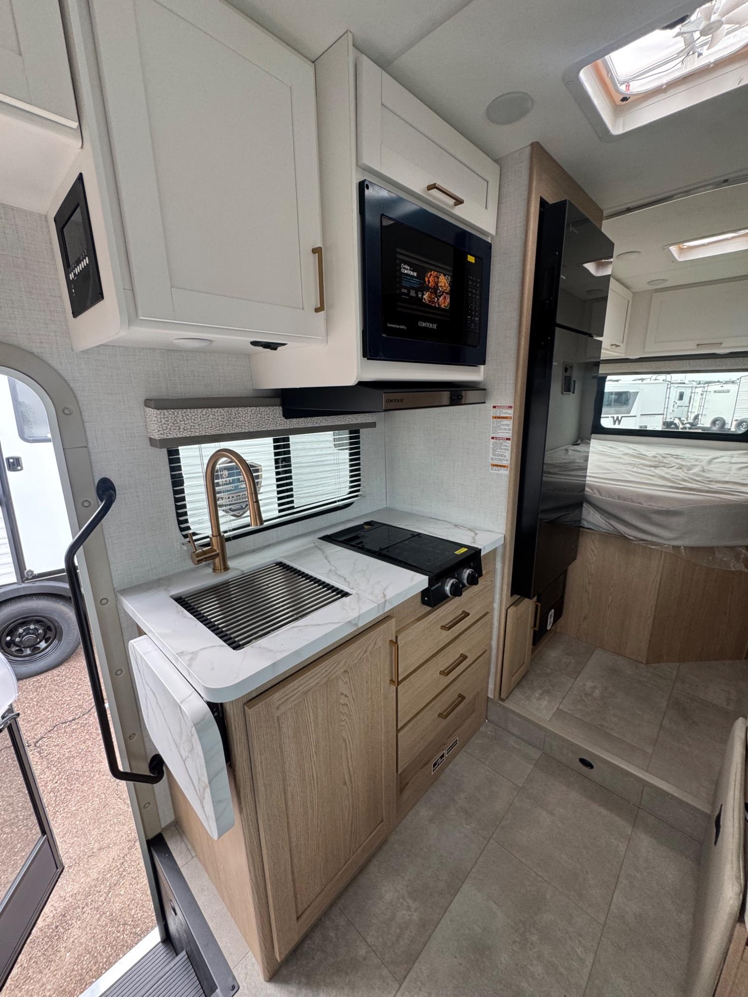 2027 Thor Motor Coach 2027 Thor Motor Coach Chateau - thumbnail 9