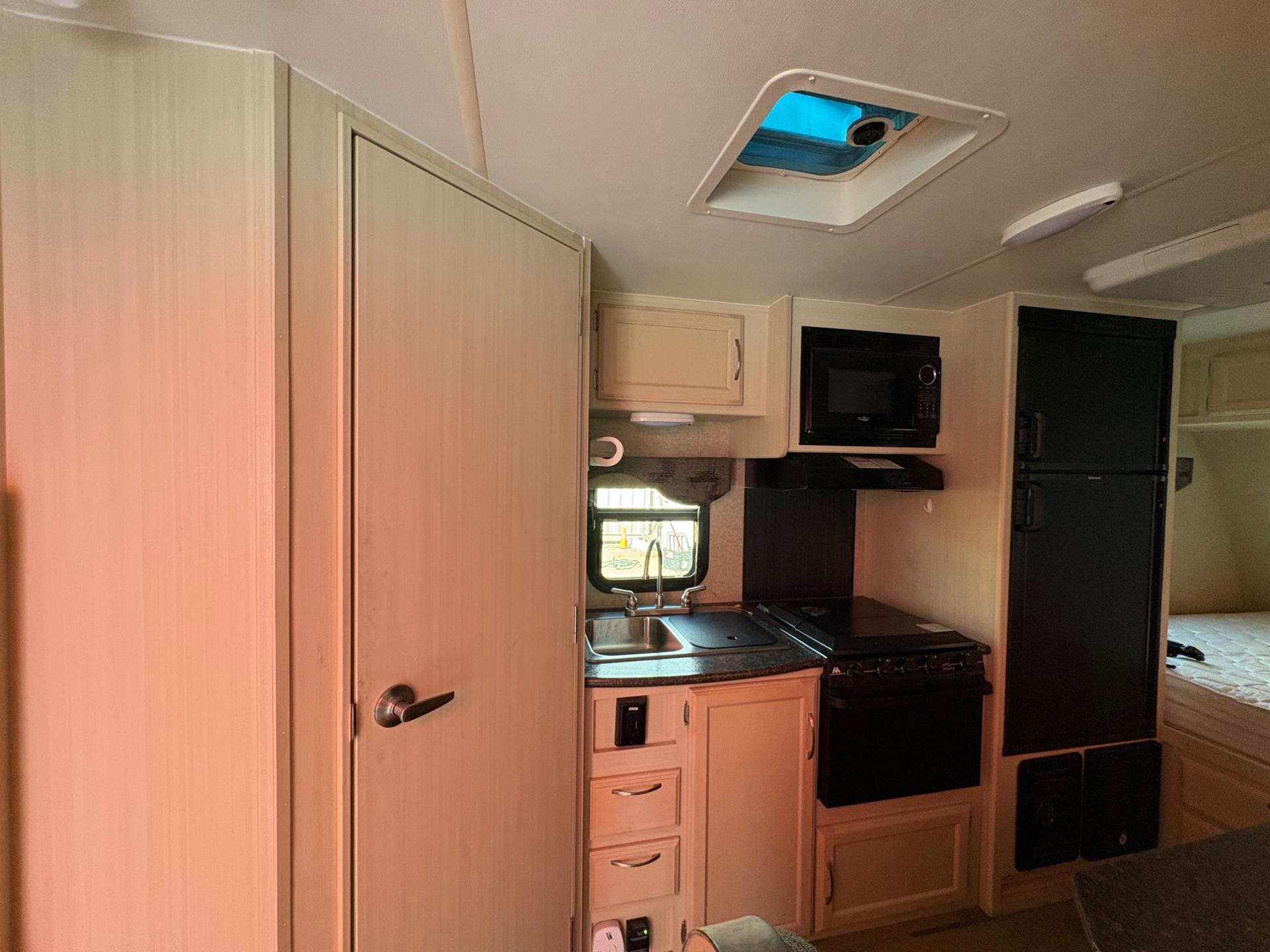 2018 Winnebago 2018 Winnebago Micro Minnie - thumbnail 17