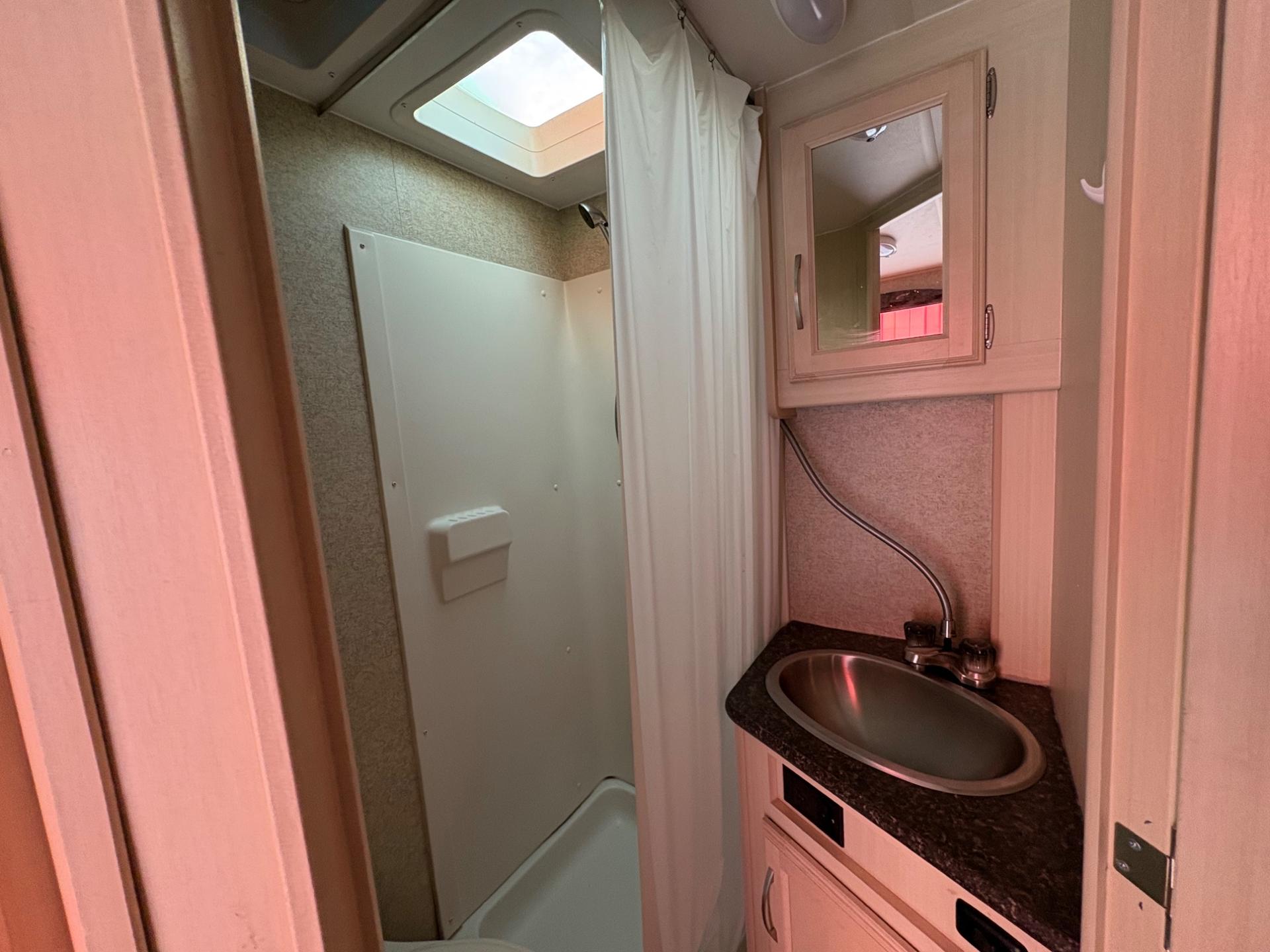 2018 Winnebago 2018 Winnebago Micro Minnie - thumbnail 18
