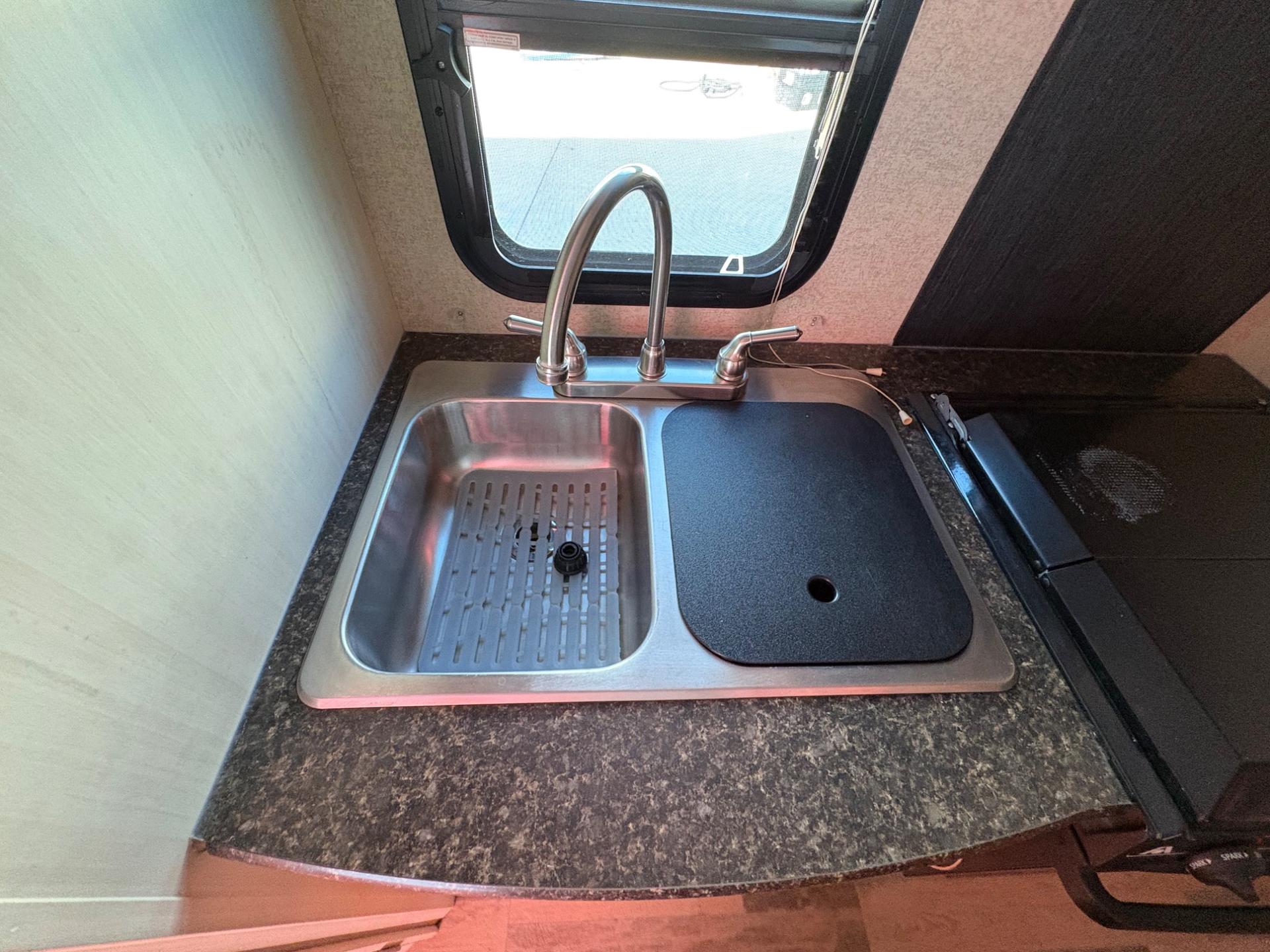 2018 Winnebago 2018 Winnebago Micro Minnie - thumbnail 25
