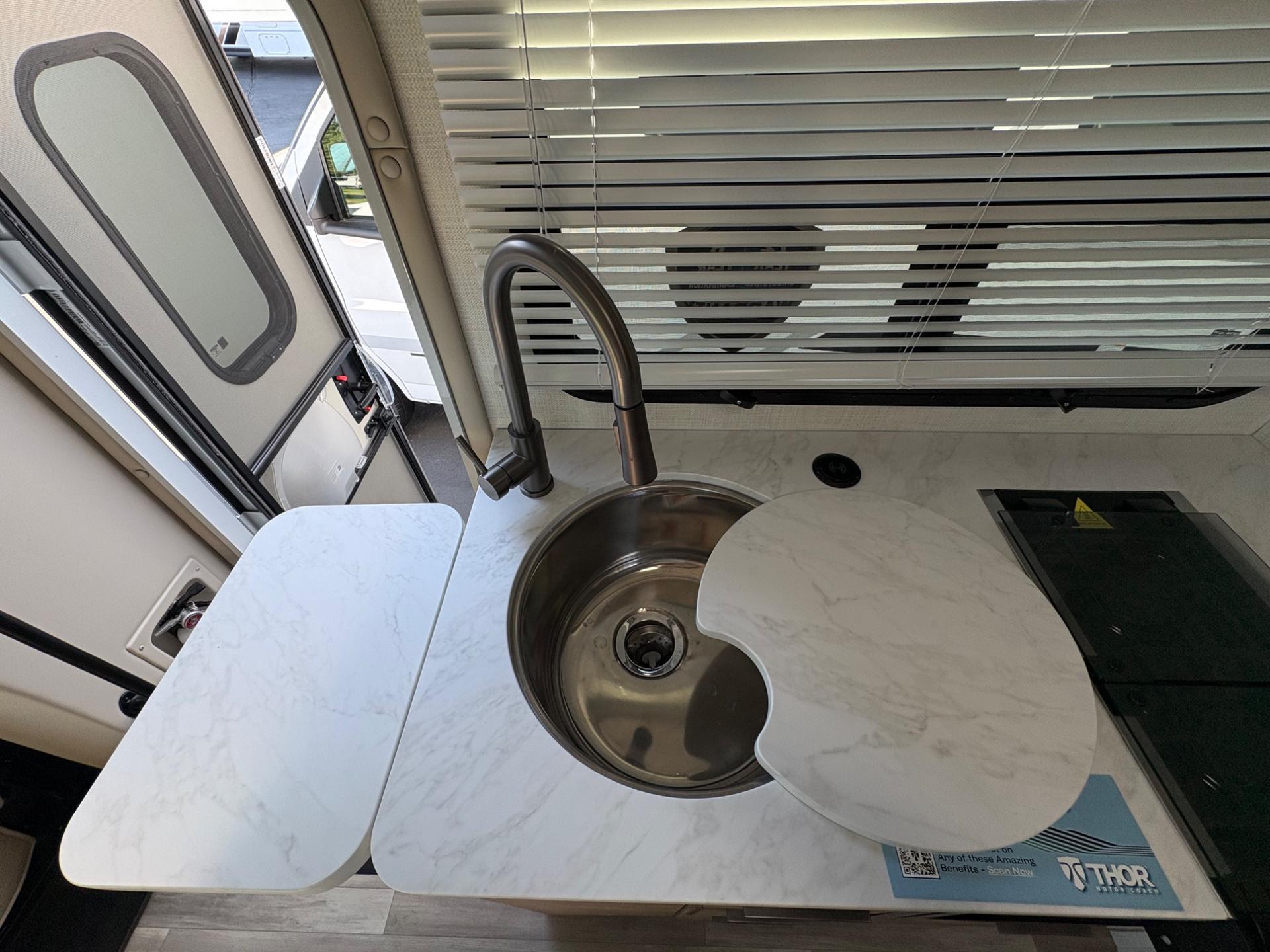 2027 Thor Motor Coach 2027 Thor Motor Coach Compass - thumbnail 35