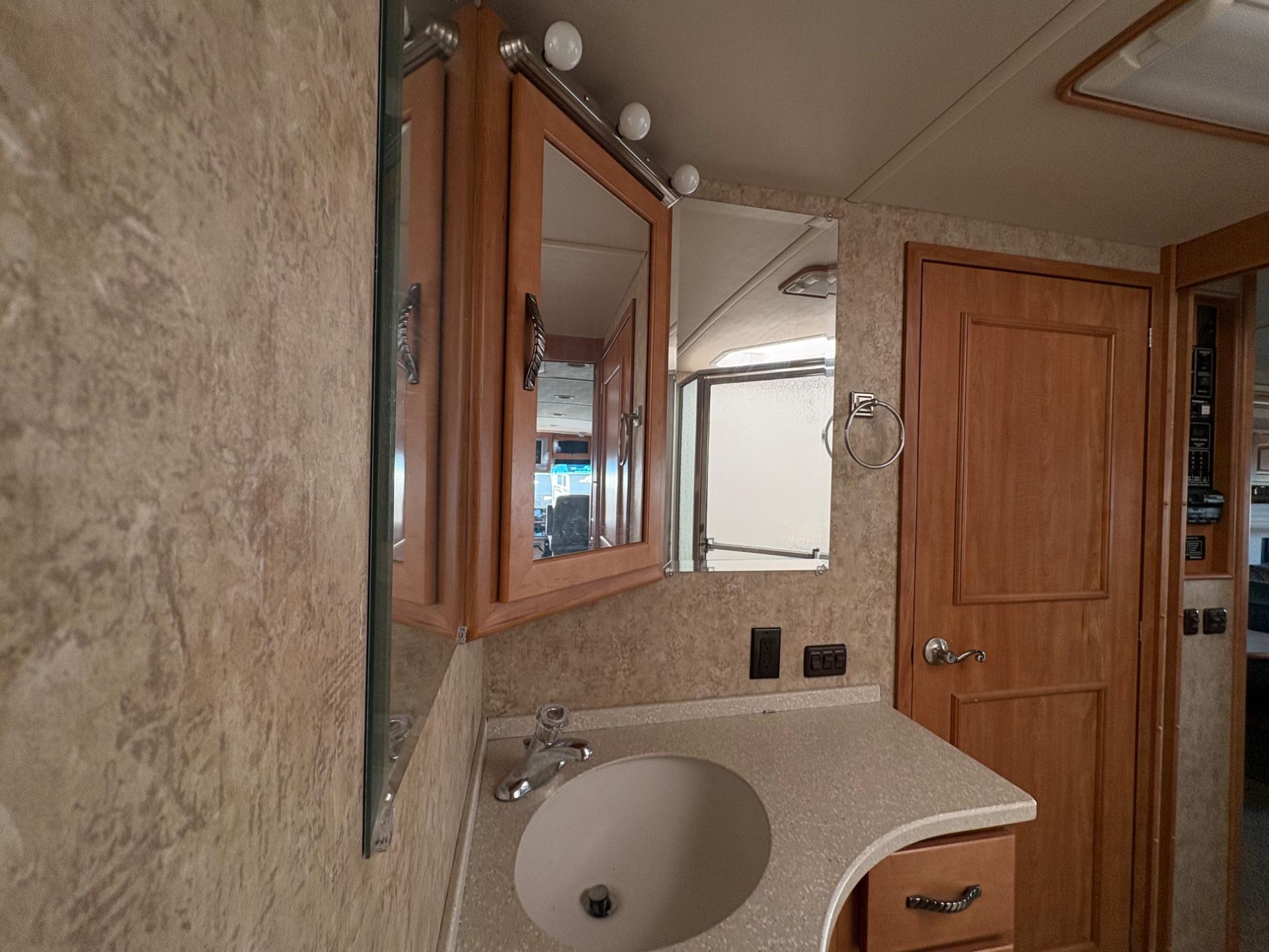 2006 Winnebago 2006 Winnebago ITASCA - thumbnail 47