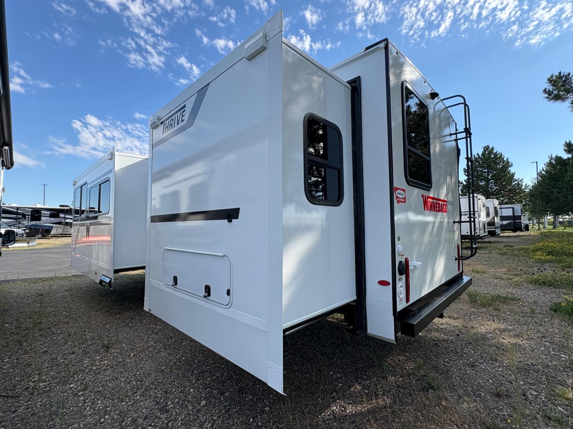 2026 Winnebago 2026 Winnebago Thrive - thumbnail 3