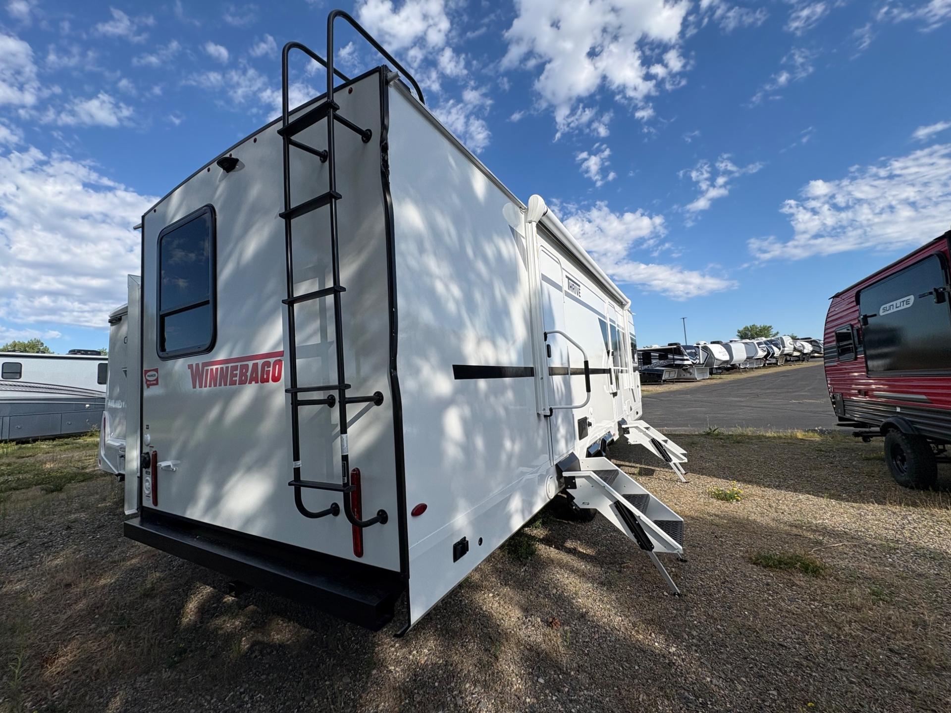 2026 Winnebago 2026 Winnebago Thrive - thumbnail 5