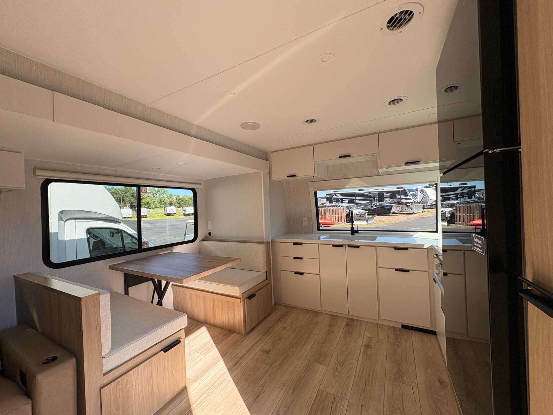 2026 Winnebago 2026 Winnebago Thrive - thumbnail 14