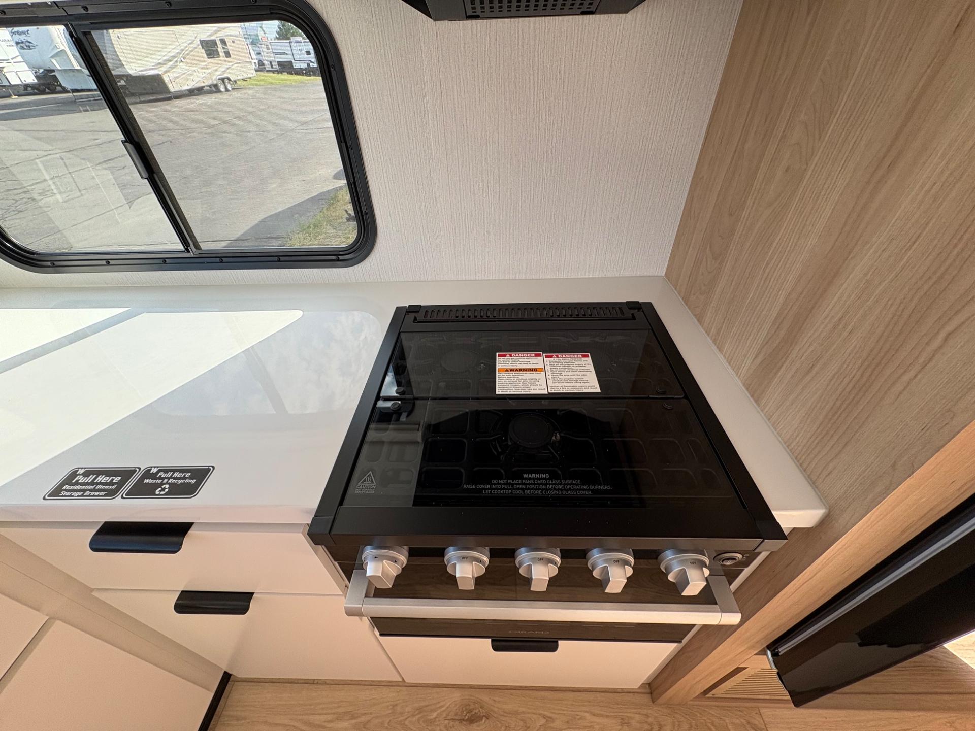 2026 Winnebago 2026 Winnebago Thrive - thumbnail 18