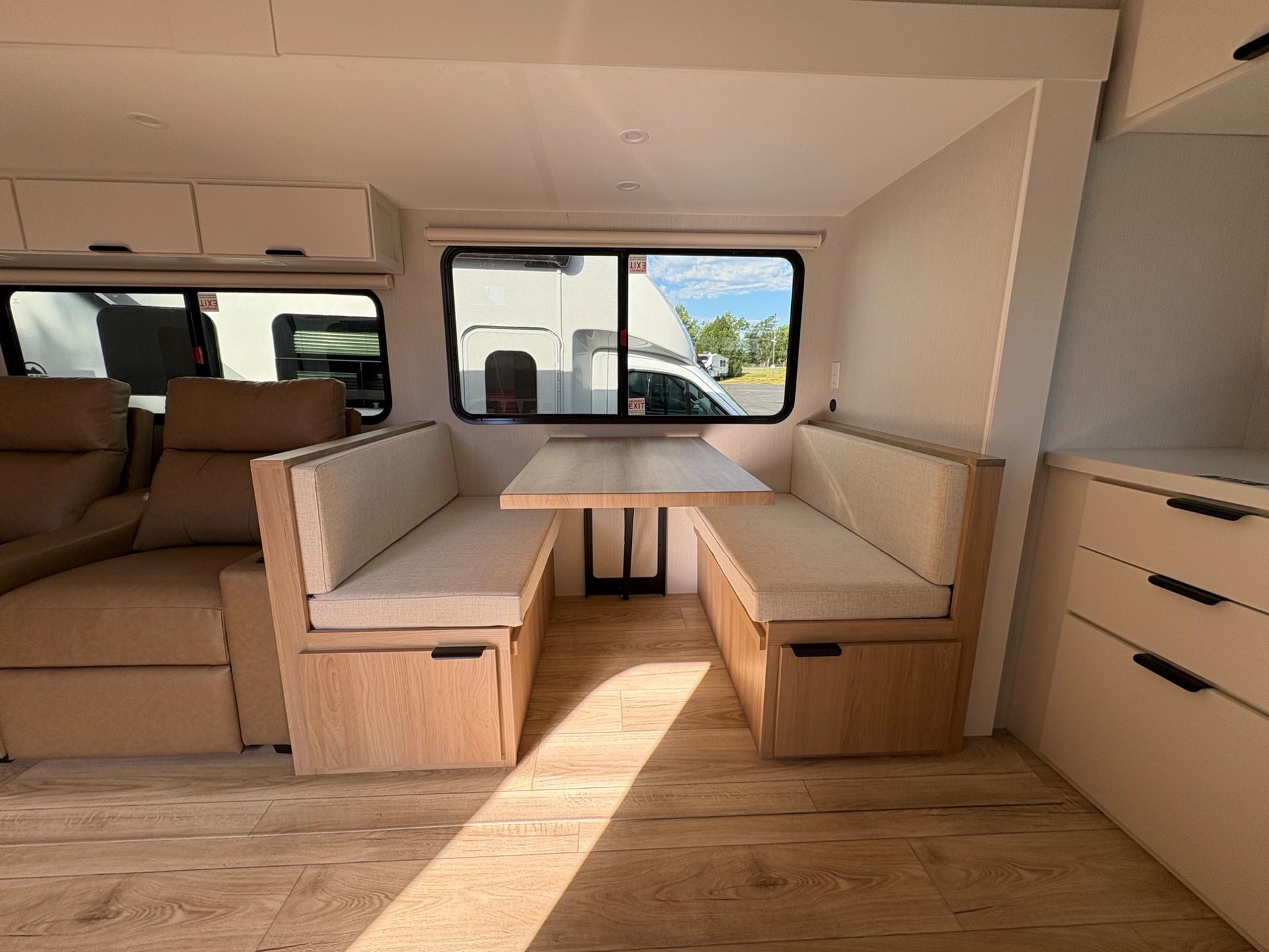 2026 Winnebago 2026 Winnebago Thrive - thumbnail 21
