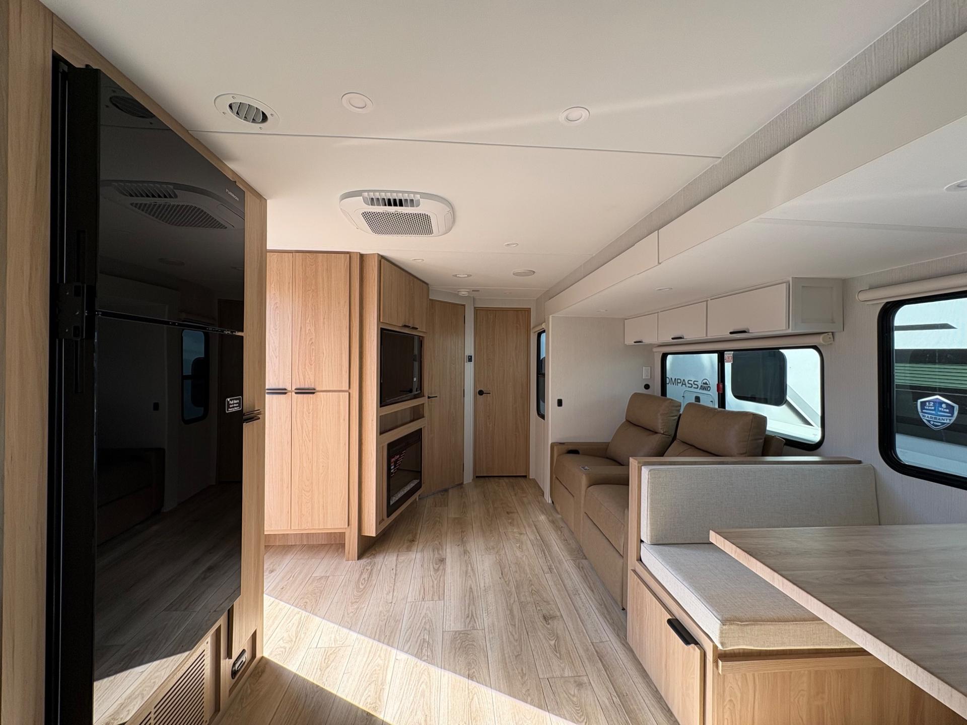 2026 Winnebago 2026 Winnebago Thrive - thumbnail 22