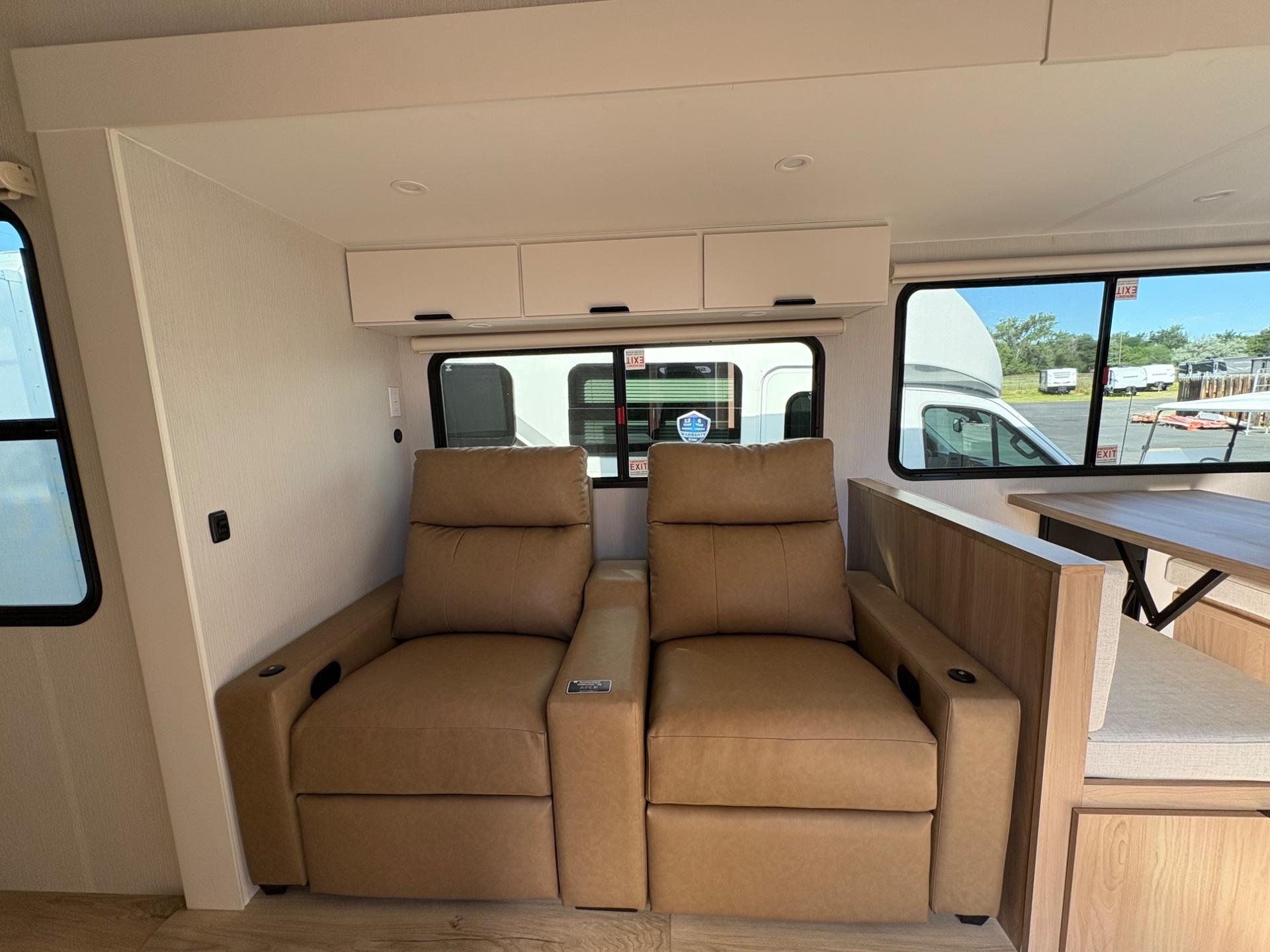2026 Winnebago 2026 Winnebago Thrive - thumbnail 23