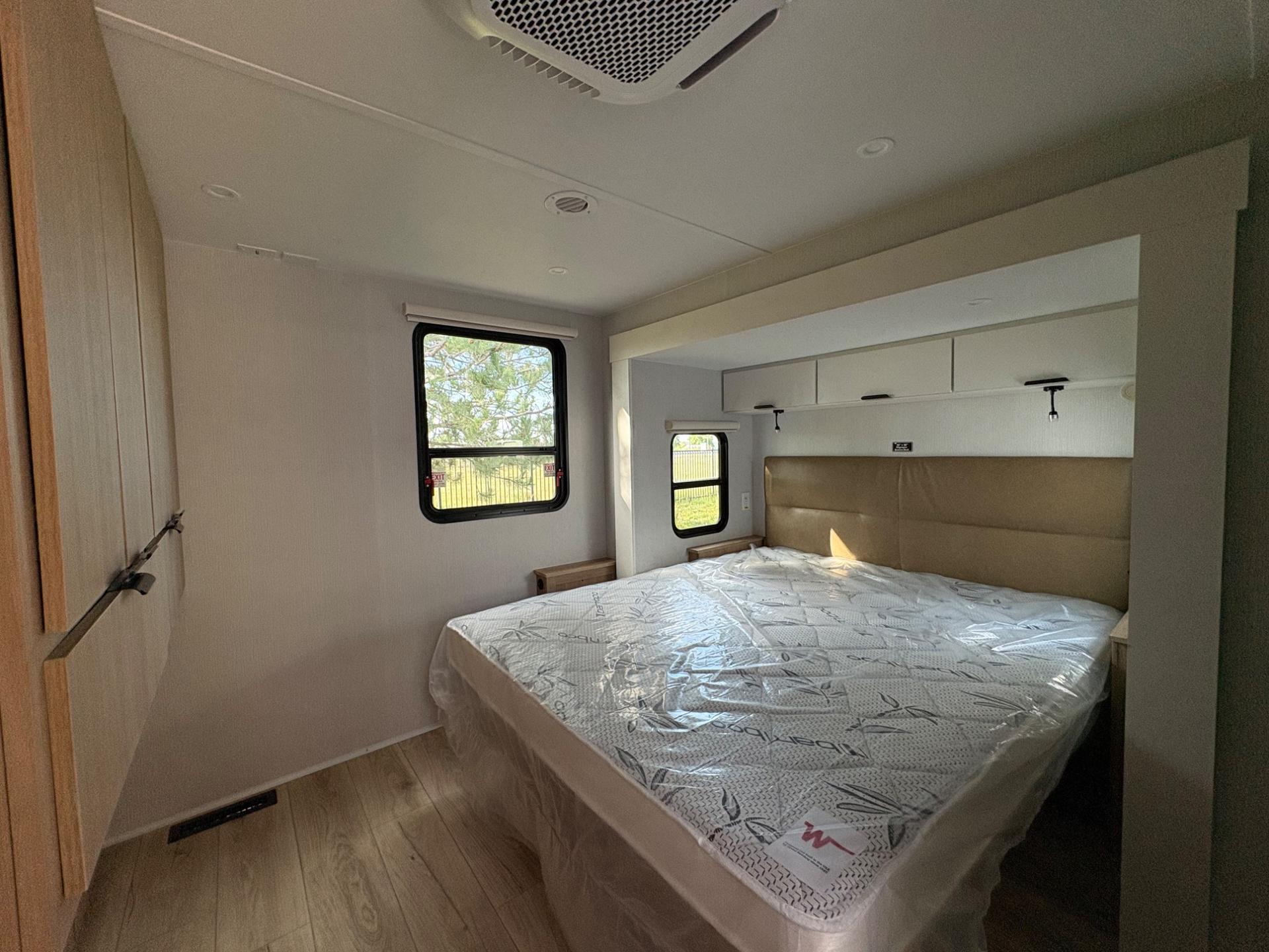 2026 Winnebago 2026 Winnebago Thrive - thumbnail 29