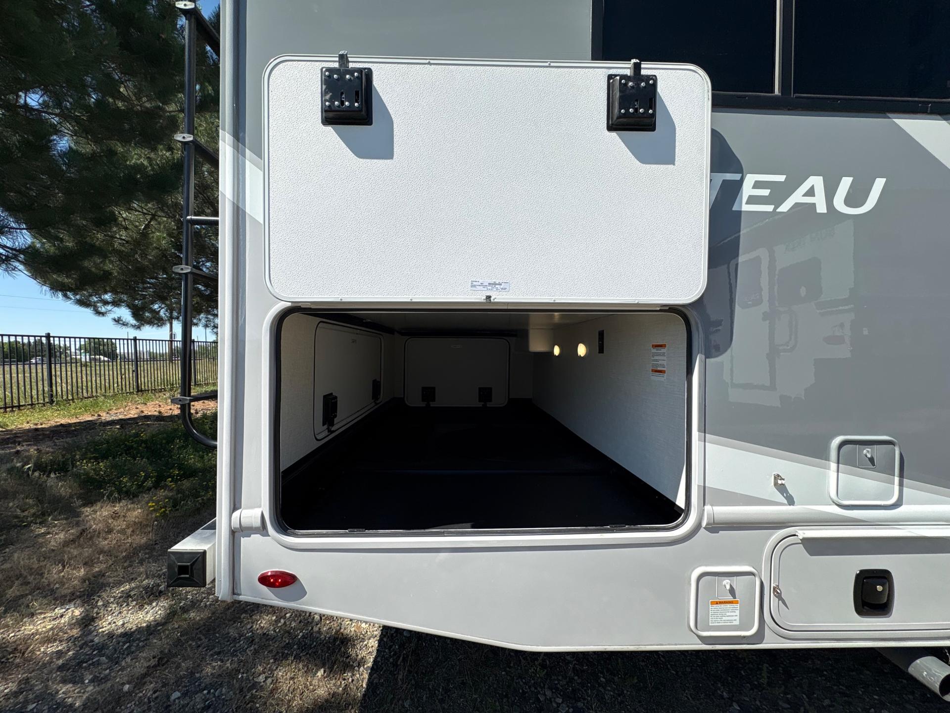 2027 Thor Motor Coach 2027 Thor Motor Coach Chateau - thumbnail 16