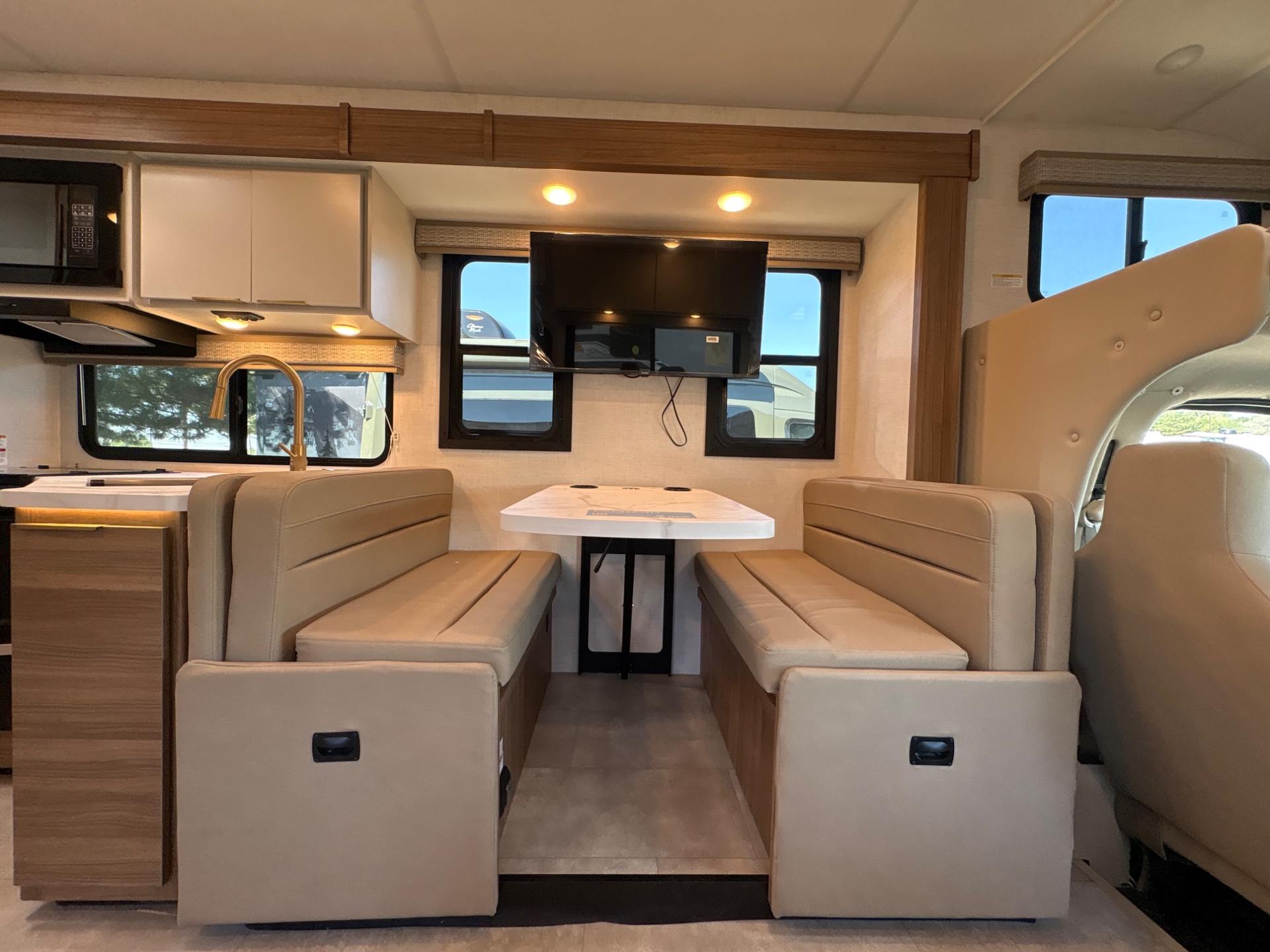 2027 Thor Motor Coach 2027 Thor Motor Coach Chateau - thumbnail 17