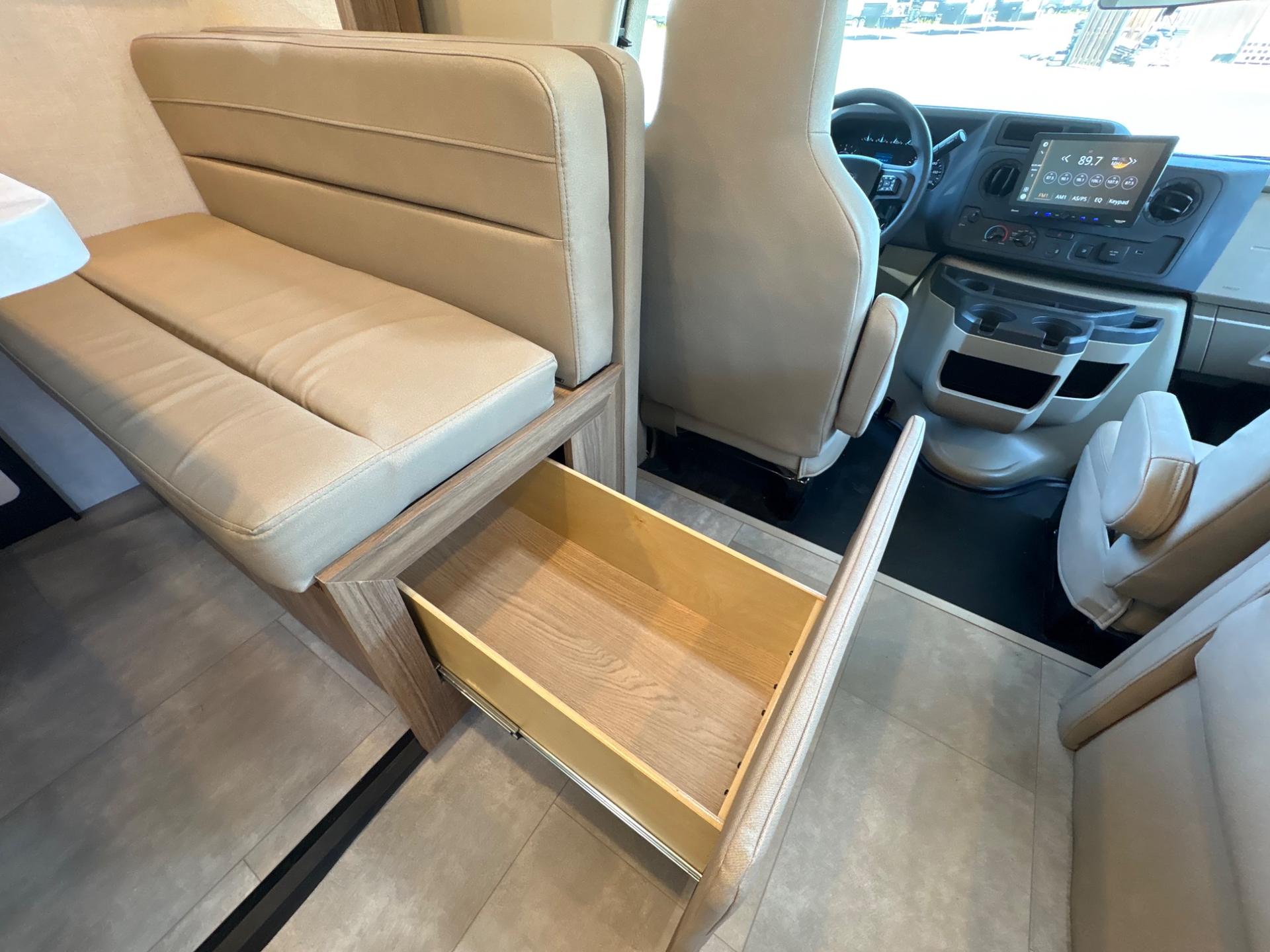 2027 Thor Motor Coach 2027 Thor Motor Coach Chateau - thumbnail 21