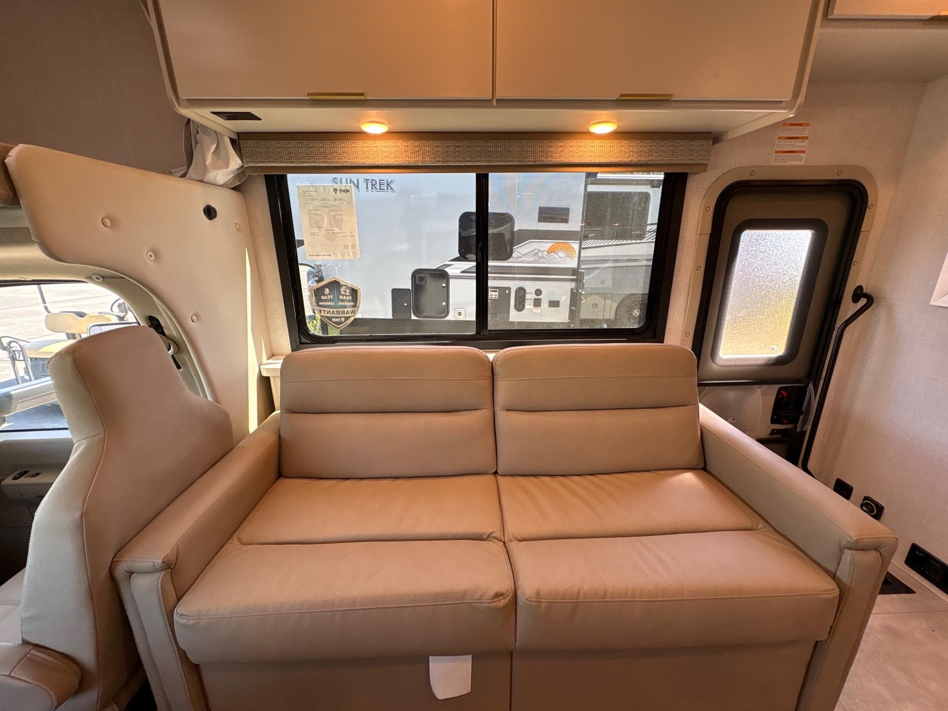 2027 Thor Motor Coach 2027 Thor Motor Coach Chateau - thumbnail 35