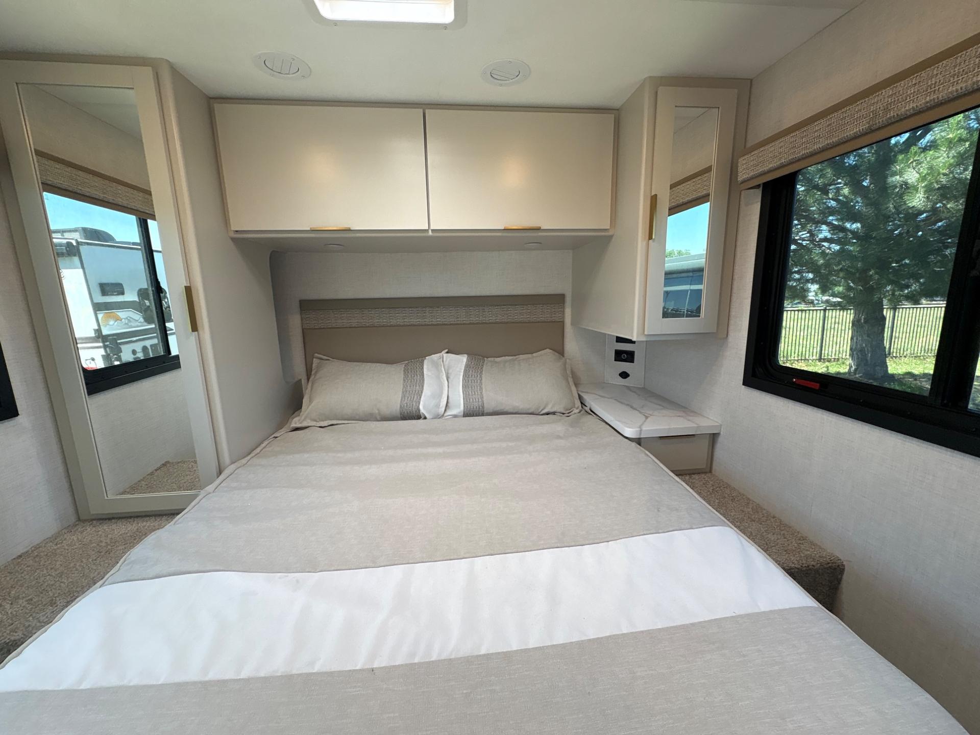 2027 Thor Motor Coach 2027 Thor Motor Coach Chateau - thumbnail 47