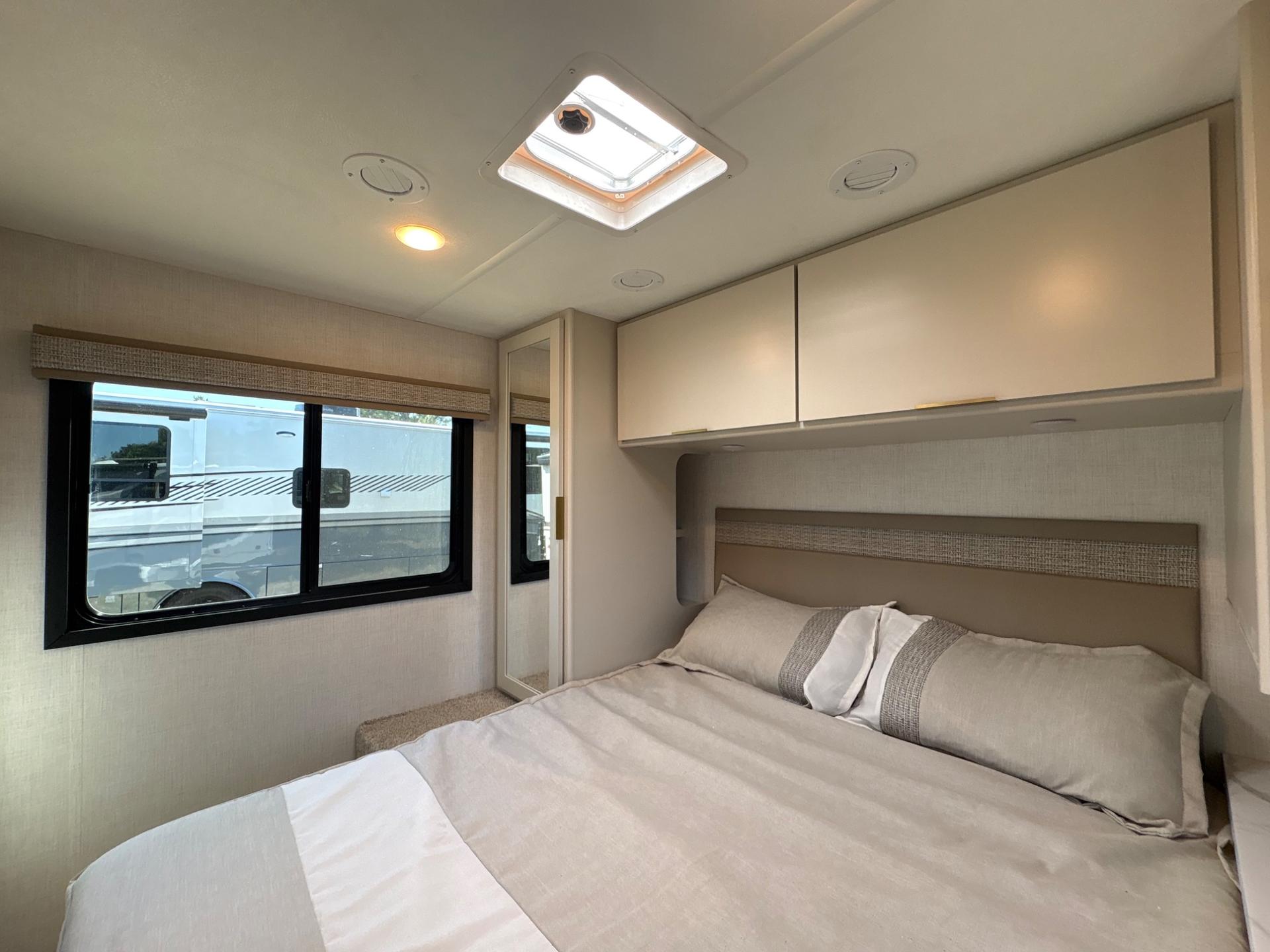 2027 Thor Motor Coach 2027 Thor Motor Coach Chateau - thumbnail 50