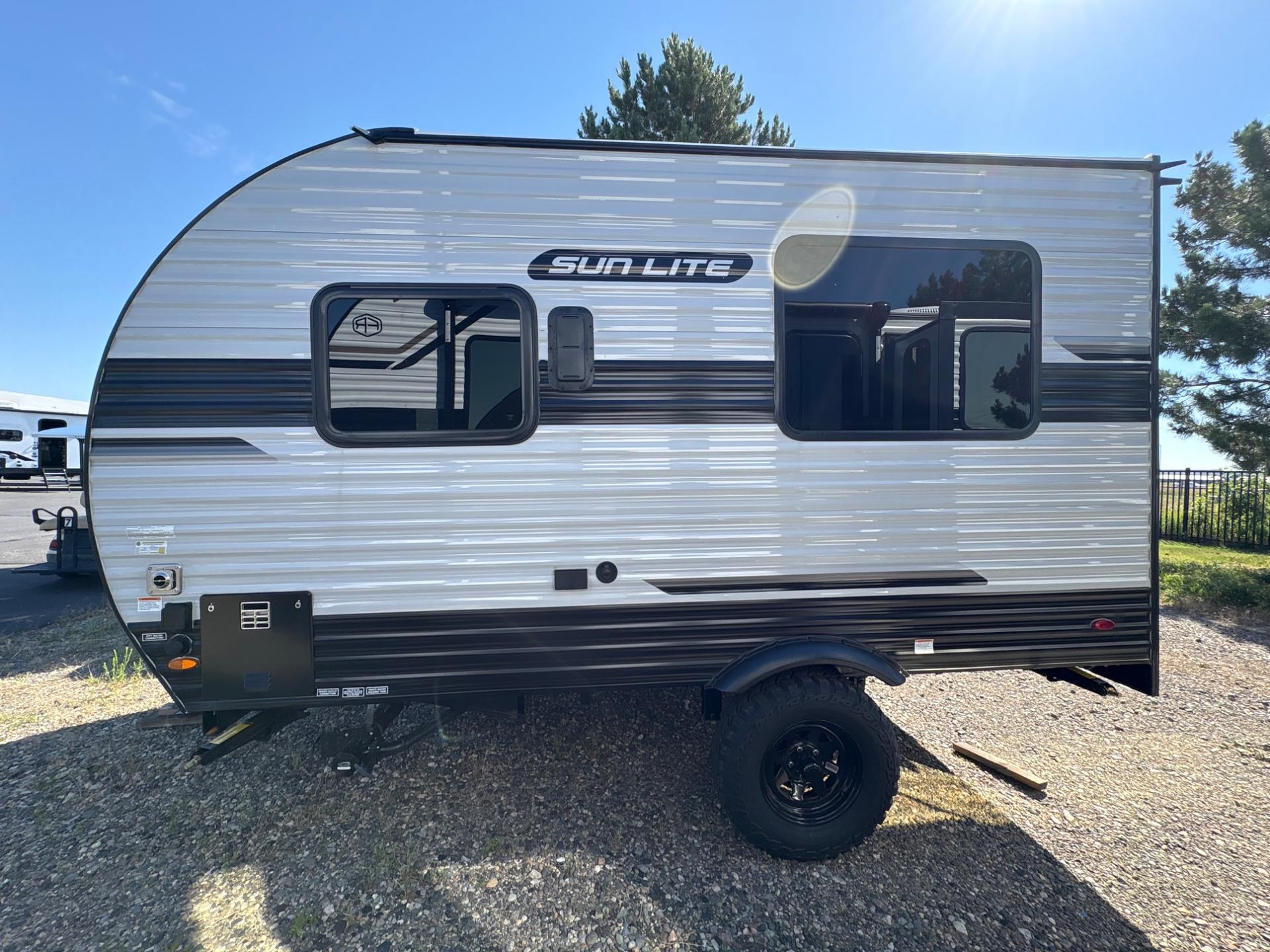 2027 Sunset Park RV 2027 Sunset Park RV Sun Lite - thumbnail 3