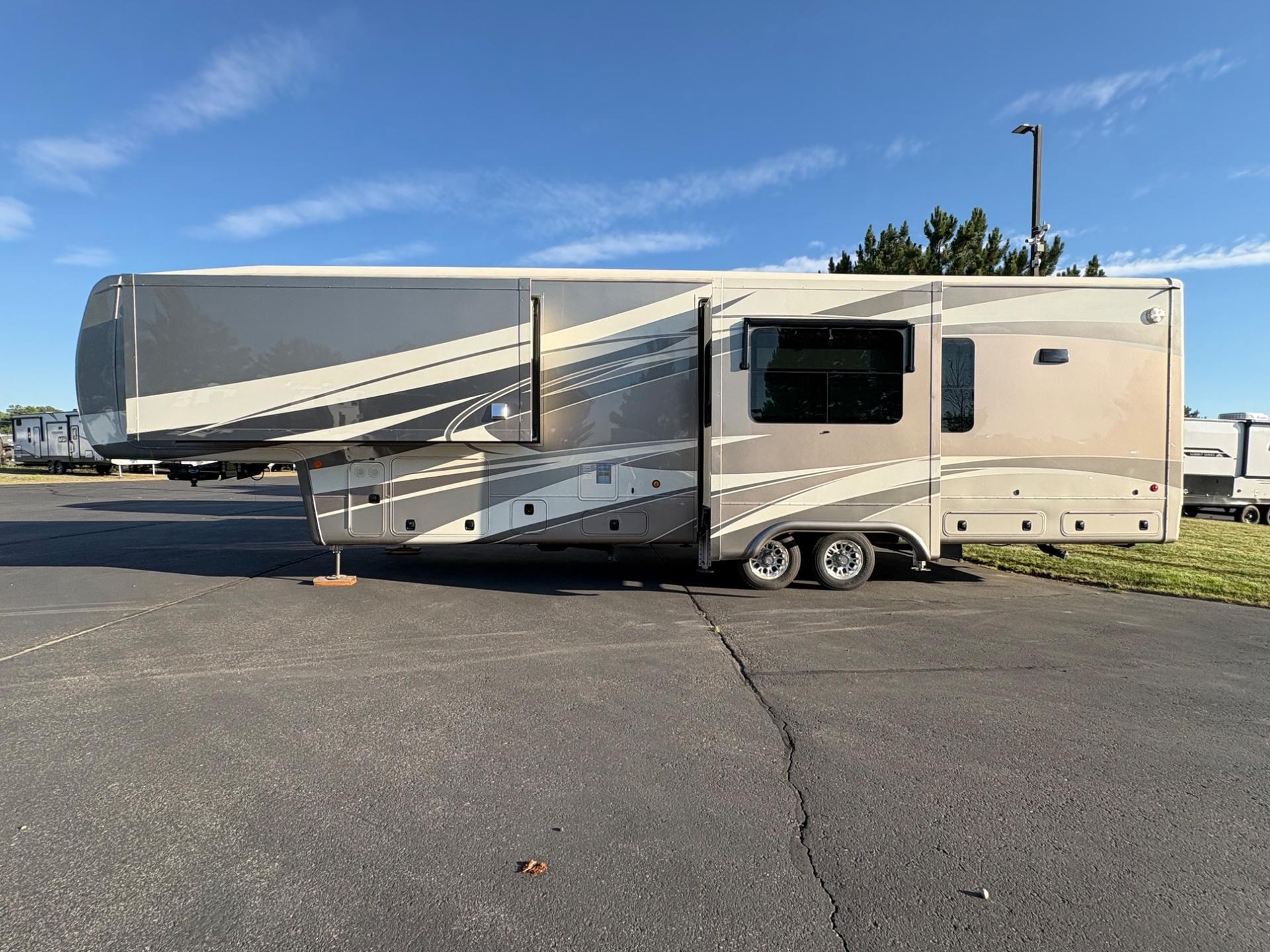 2020 DRV 2020 DRV Mobile Suites - thumbnail 3
