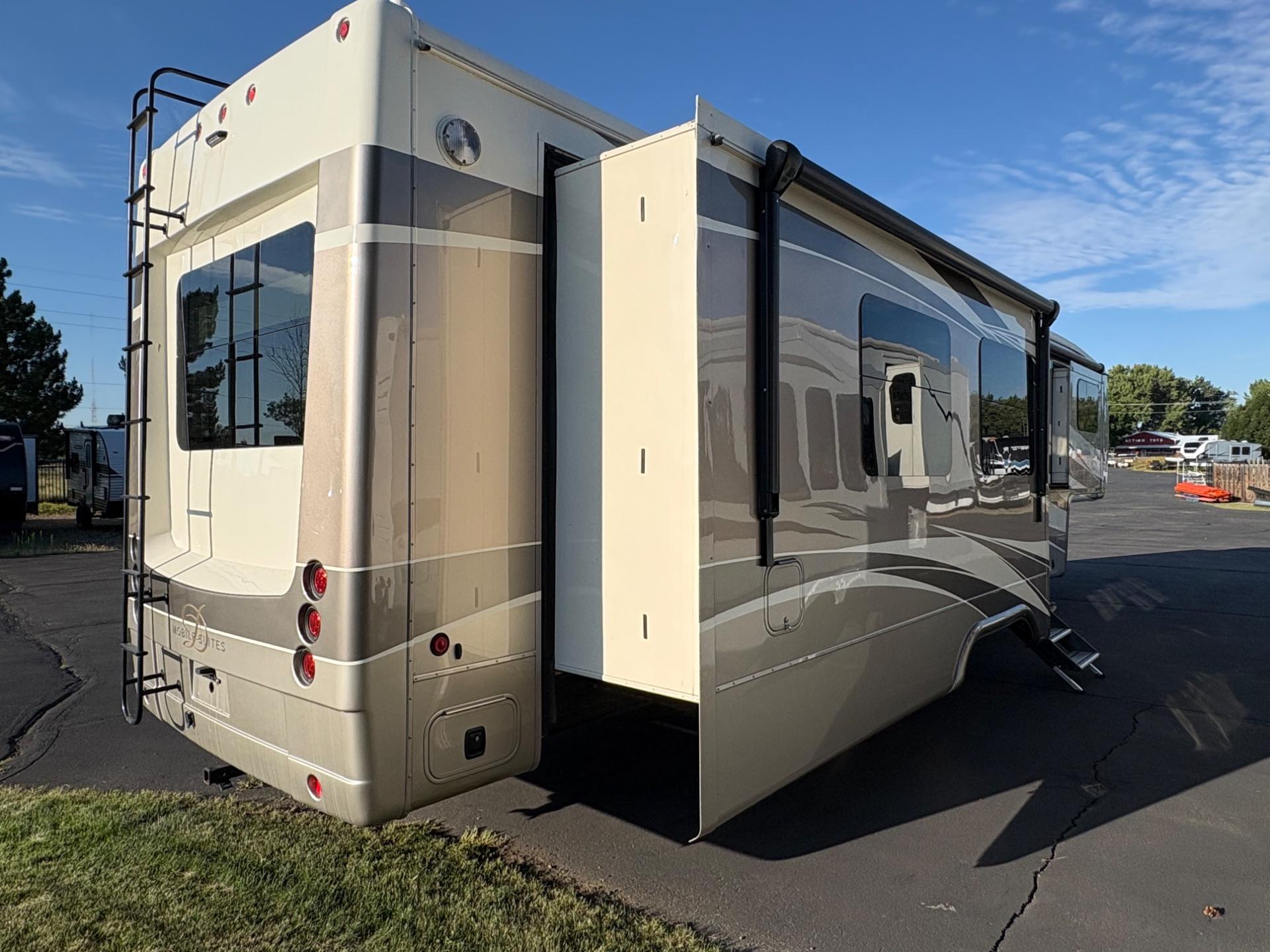 2020 DRV 2020 DRV Mobile Suites - thumbnail 6