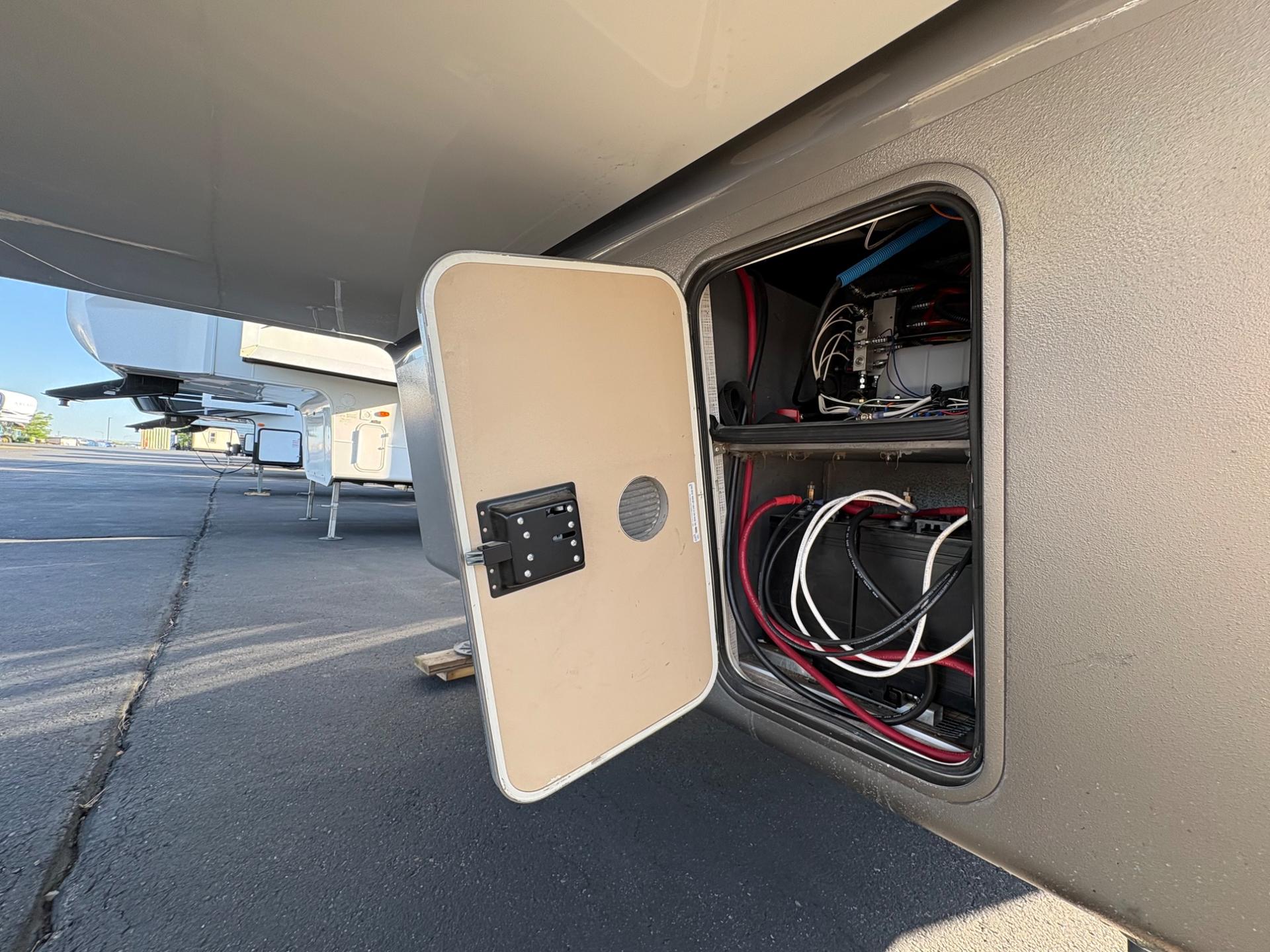 2020 DRV 2020 DRV Mobile Suites - thumbnail 8