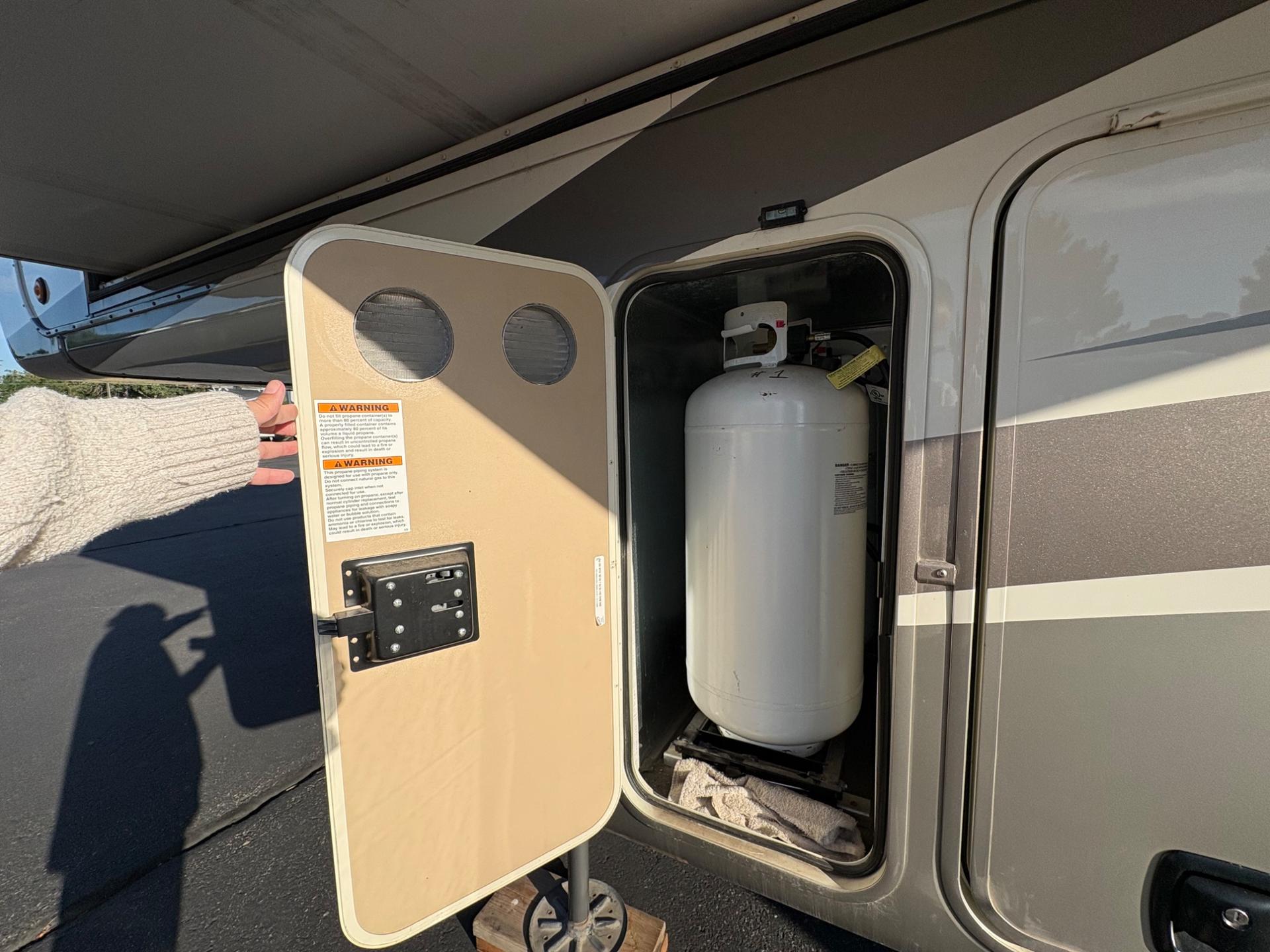 2020 DRV 2020 DRV Mobile Suites - thumbnail 13