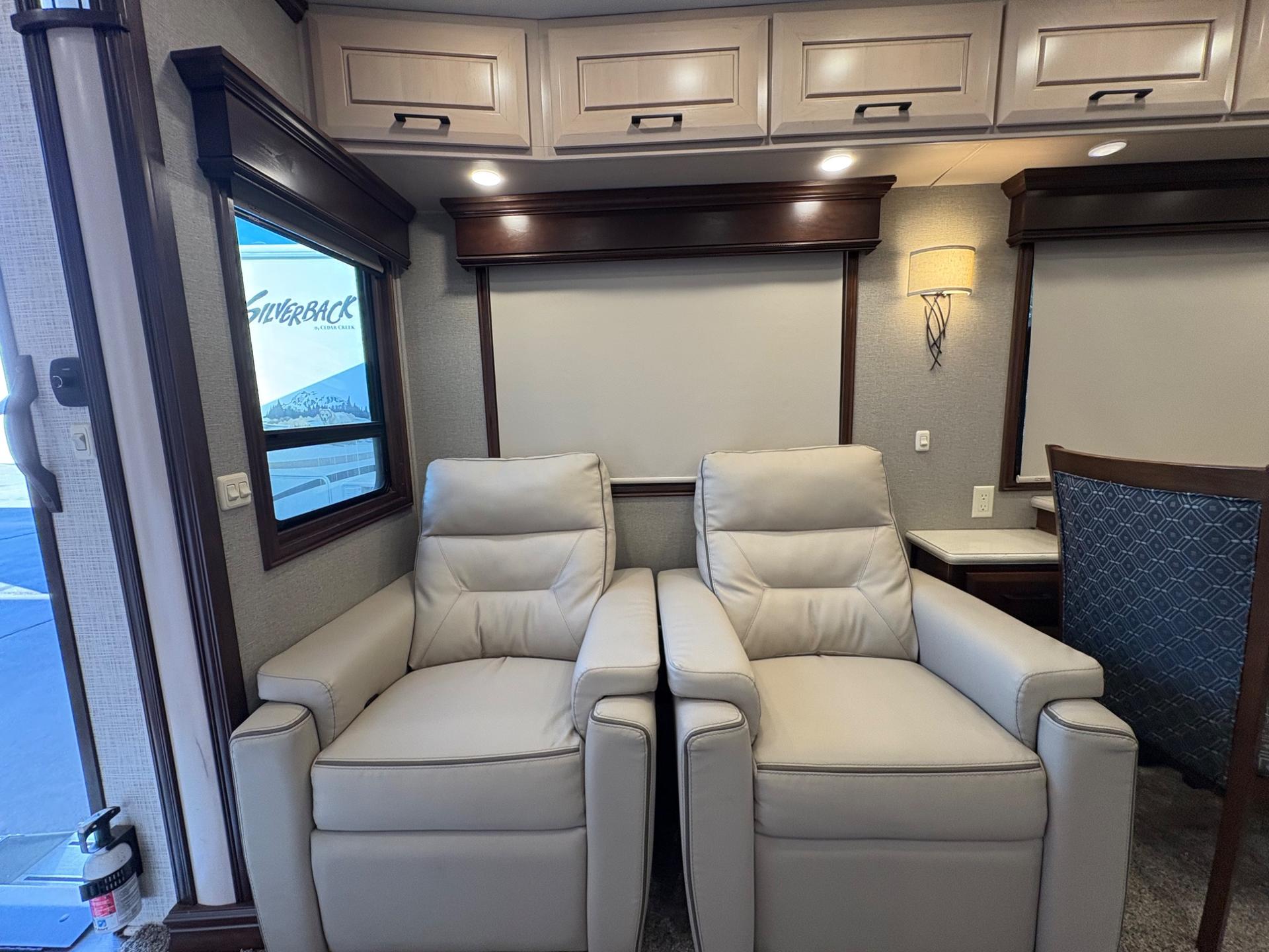 2020 DRV 2020 DRV Mobile Suites - thumbnail 24