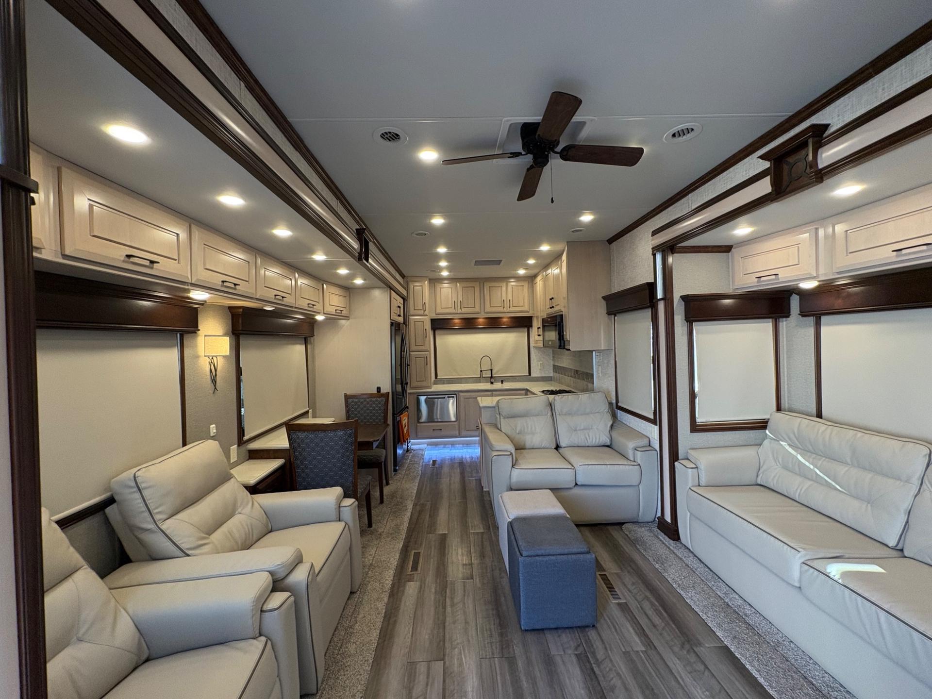 2020 DRV 2020 DRV Mobile Suites - thumbnail 25