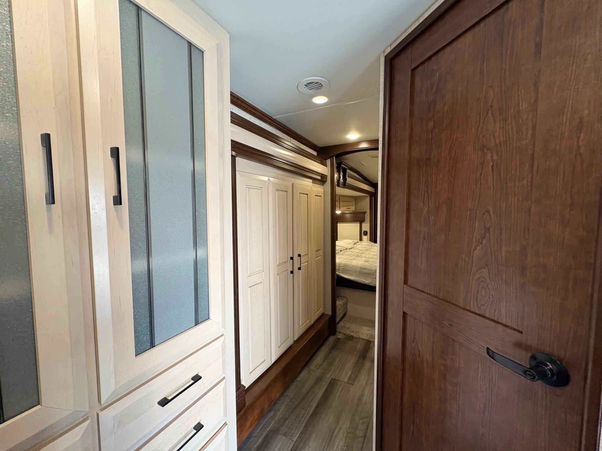 2020 DRV 2020 DRV Mobile Suites - thumbnail 32