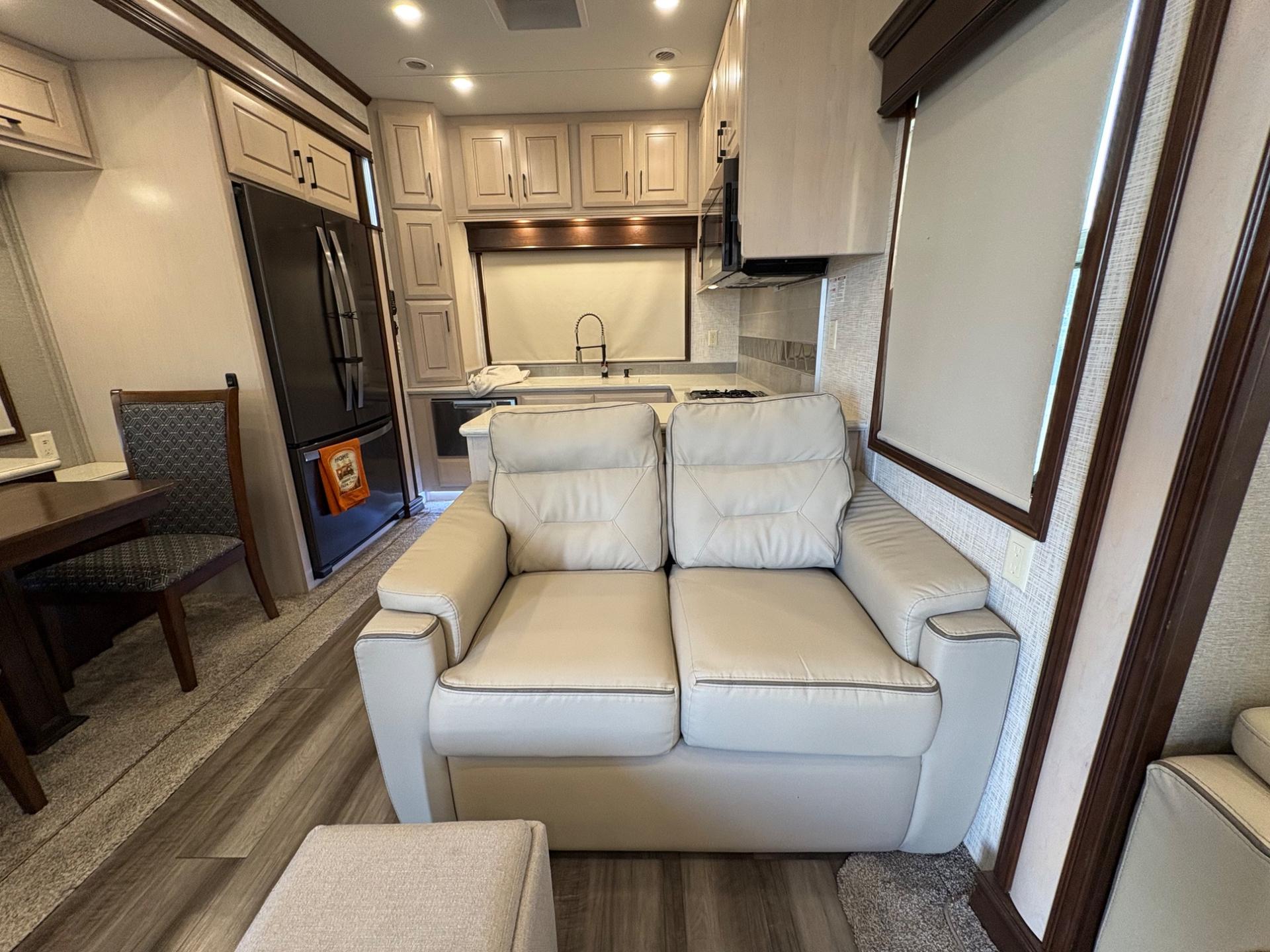 2020 DRV 2020 DRV Mobile Suites - thumbnail 35