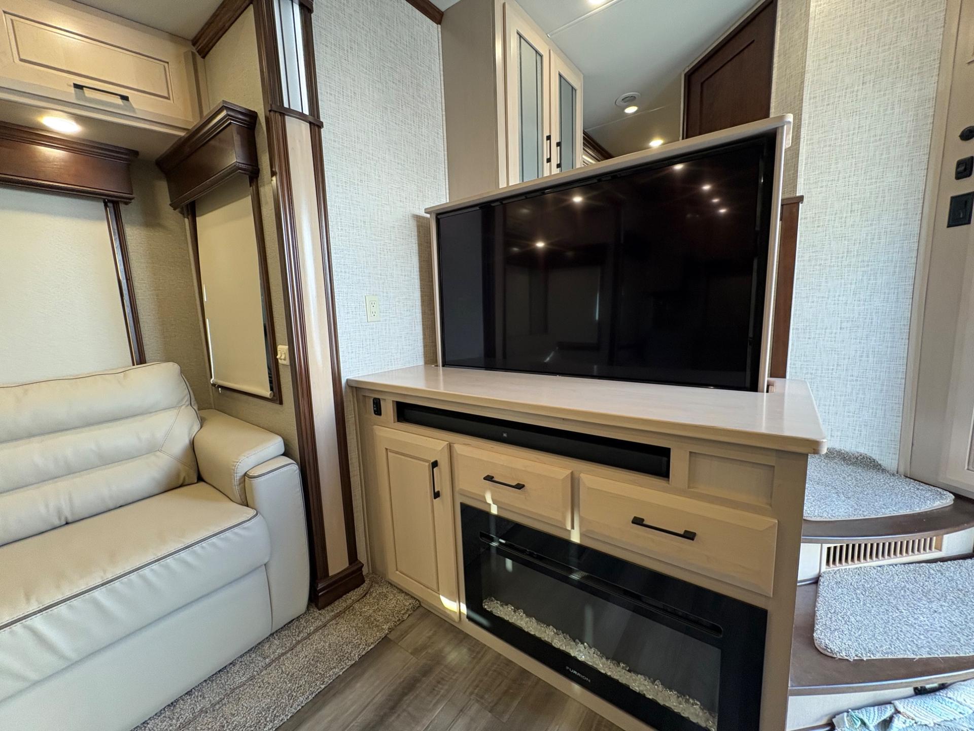 2020 DRV 2020 DRV Mobile Suites - thumbnail 38