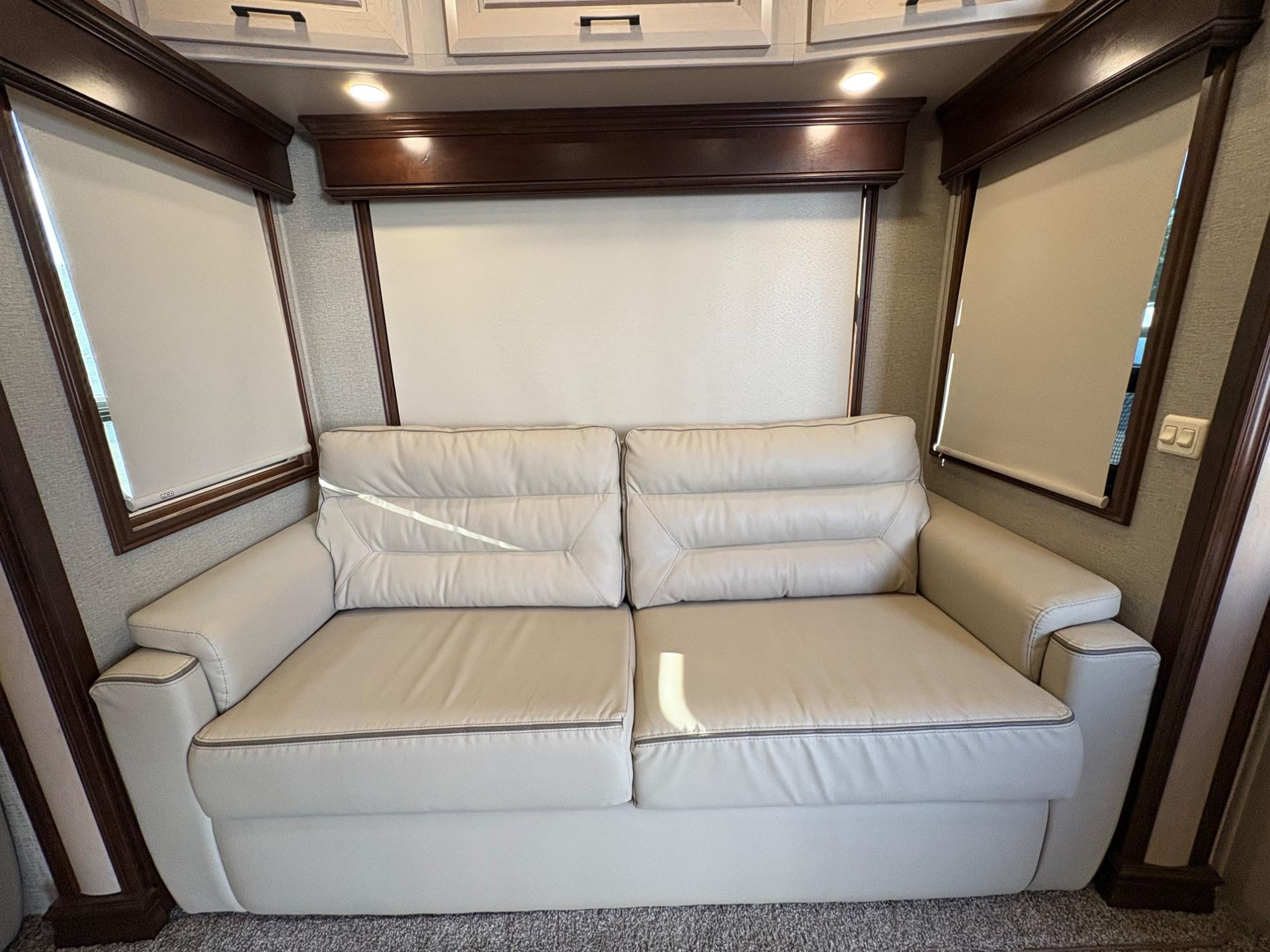 2020 DRV 2020 DRV Mobile Suites - thumbnail 39