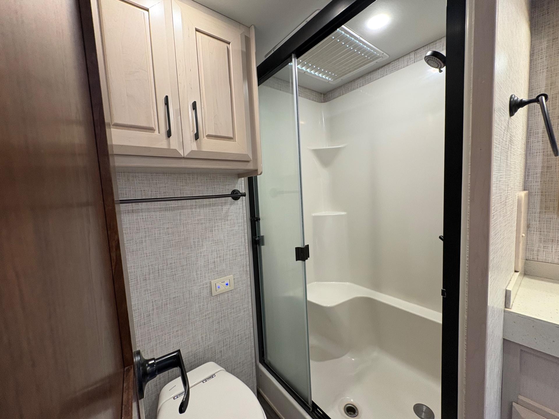 2020 DRV 2020 DRV Mobile Suites - thumbnail 40
