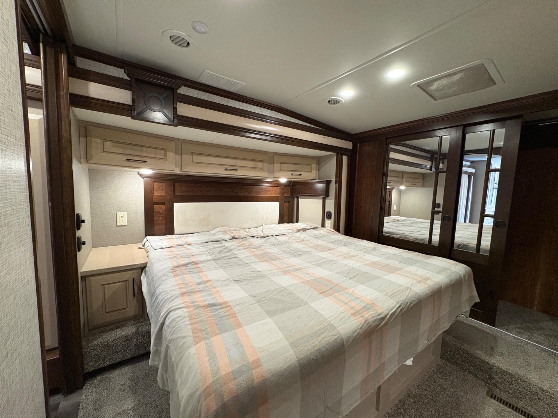 2020 DRV 2020 DRV Mobile Suites - thumbnail 44