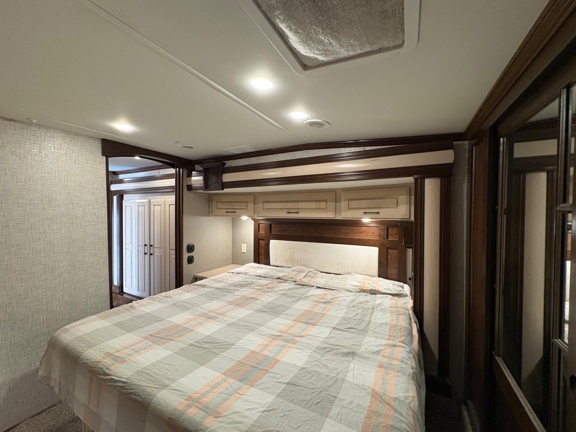 2020 DRV 2020 DRV Mobile Suites - thumbnail 45