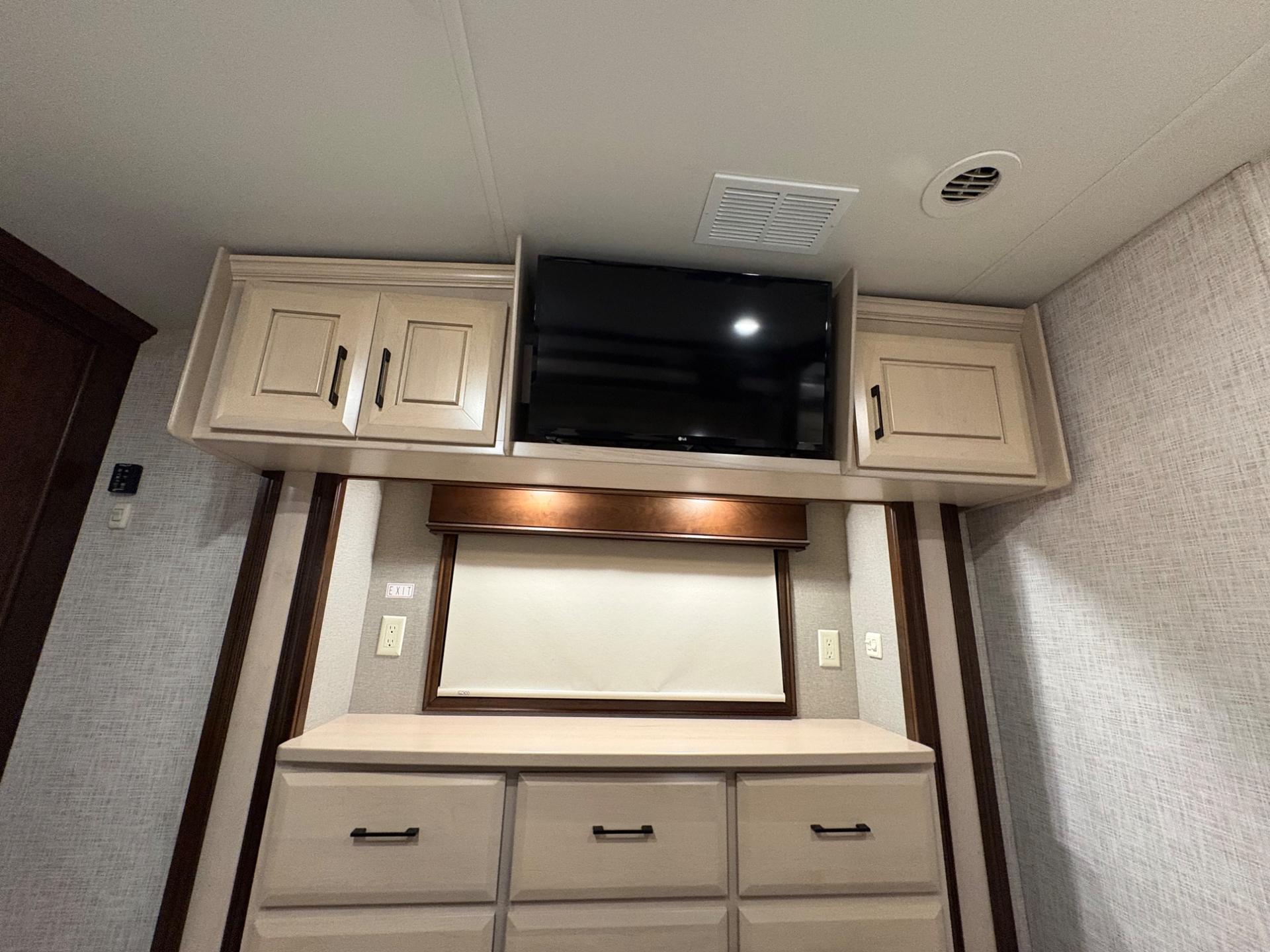 2020 DRV 2020 DRV Mobile Suites - thumbnail 50