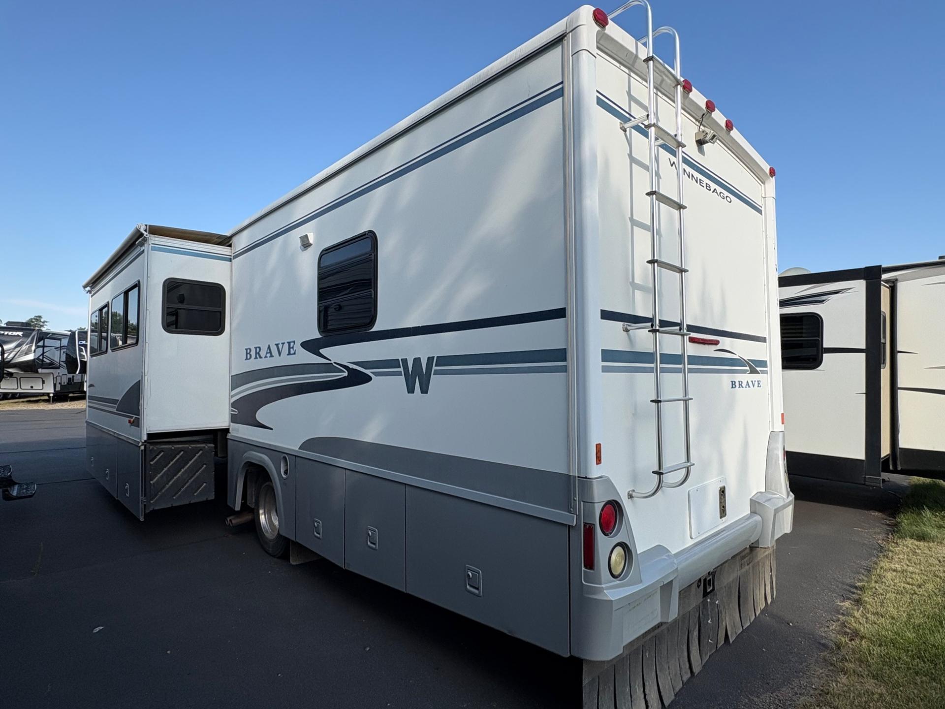 2003 Winnebago 2003 Winnebago Brave - thumbnail 2
