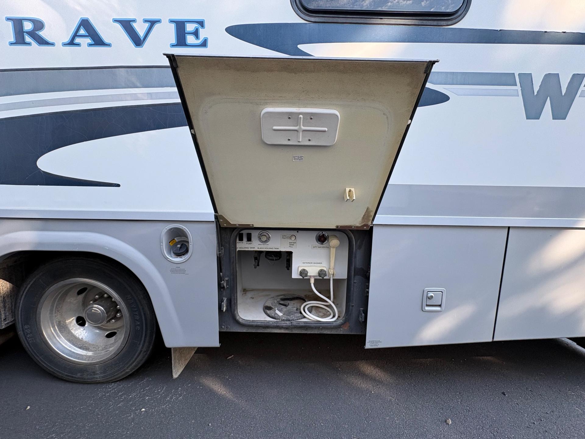 2003 Winnebago 2003 Winnebago Brave - thumbnail 12
