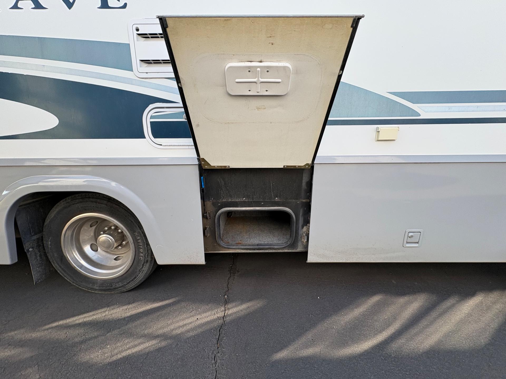 2003 Winnebago 2003 Winnebago Brave - thumbnail 17
