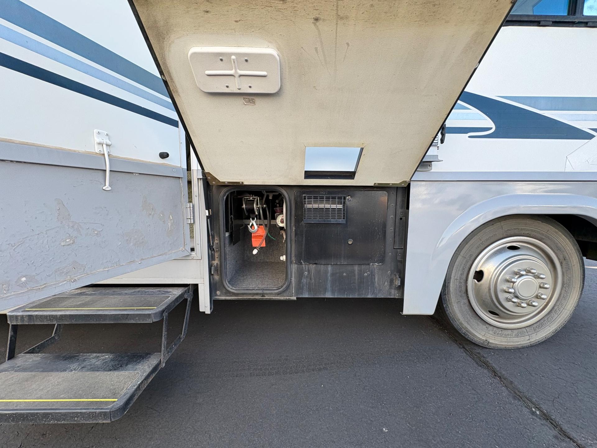 2003 Winnebago 2003 Winnebago Brave - thumbnail 20