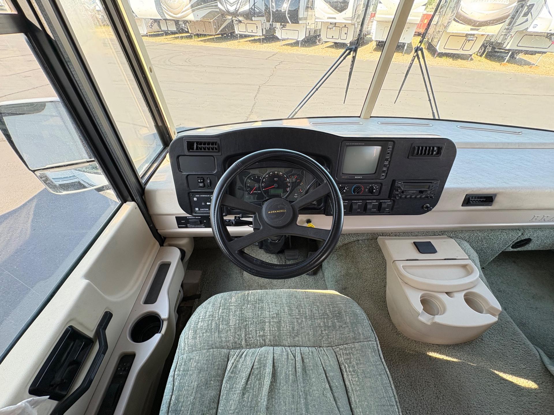 2003 Winnebago 2003 Winnebago Brave - thumbnail 22