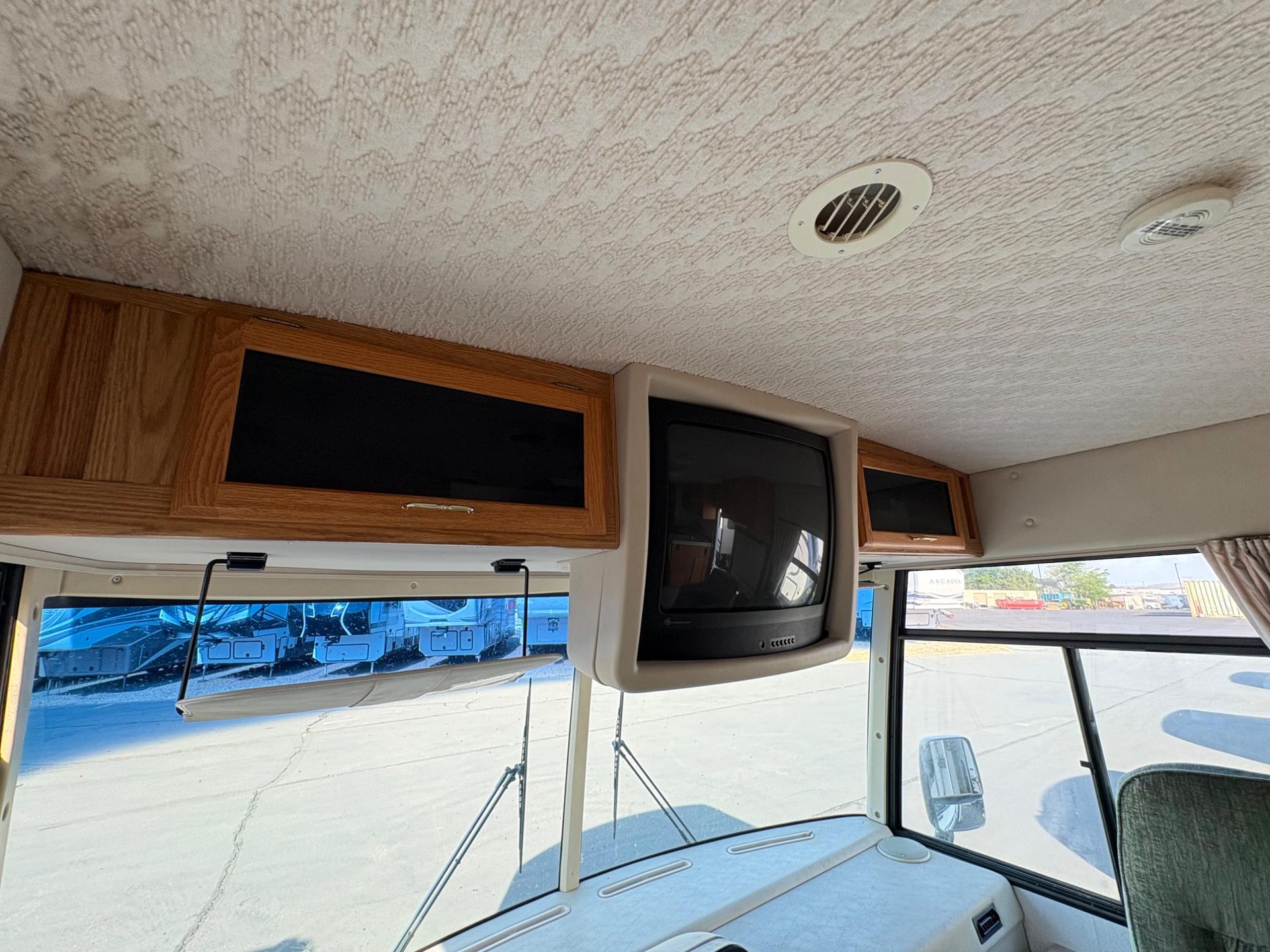 2003 Winnebago 2003 Winnebago Brave - thumbnail 23