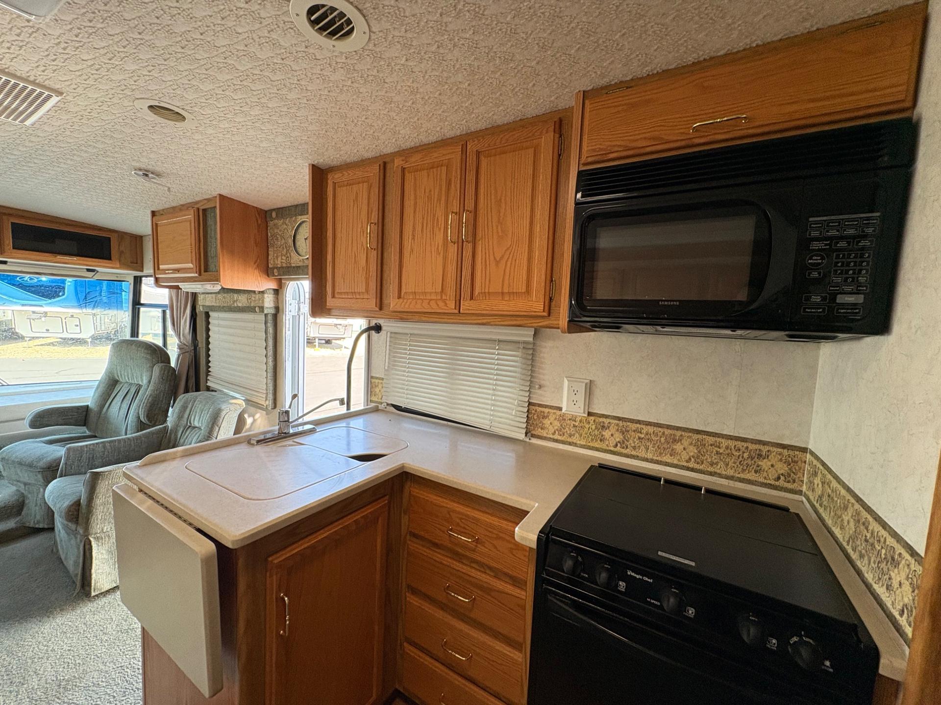2003 Winnebago 2003 Winnebago Brave - thumbnail 28
