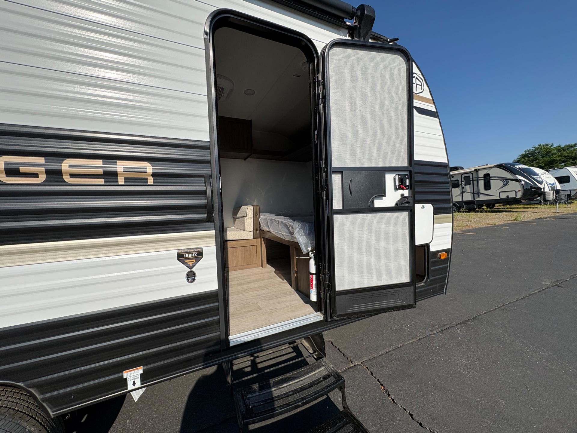 2027 Prime Time RV 2027 Prime Time RV Avenger - thumbnail 8