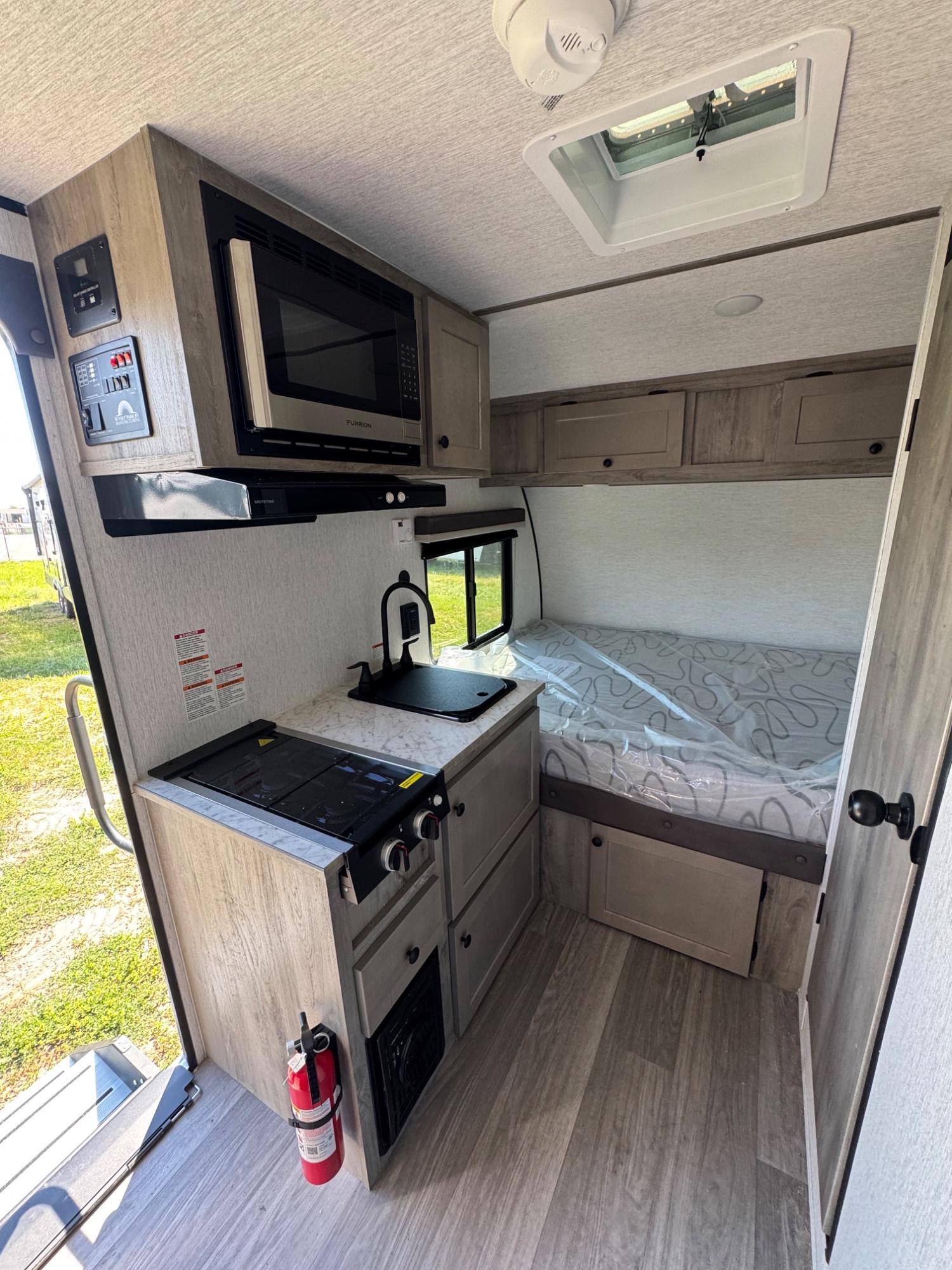 2027 Sunset Park RV 2027 Sunset Park RV Sunray - thumbnail 9