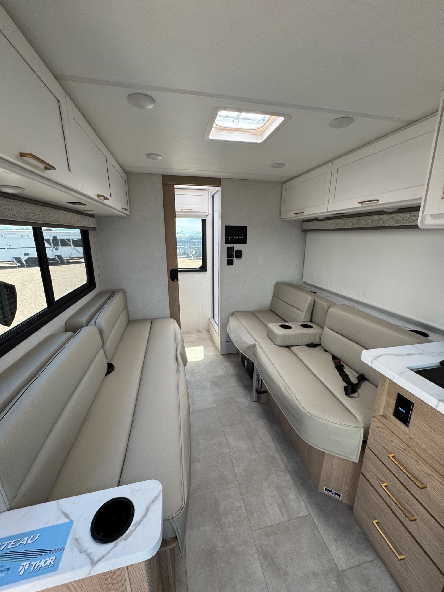 2027 Thor Motor Coach 2027 Thor Motor Coach Chateau - thumbnail 9