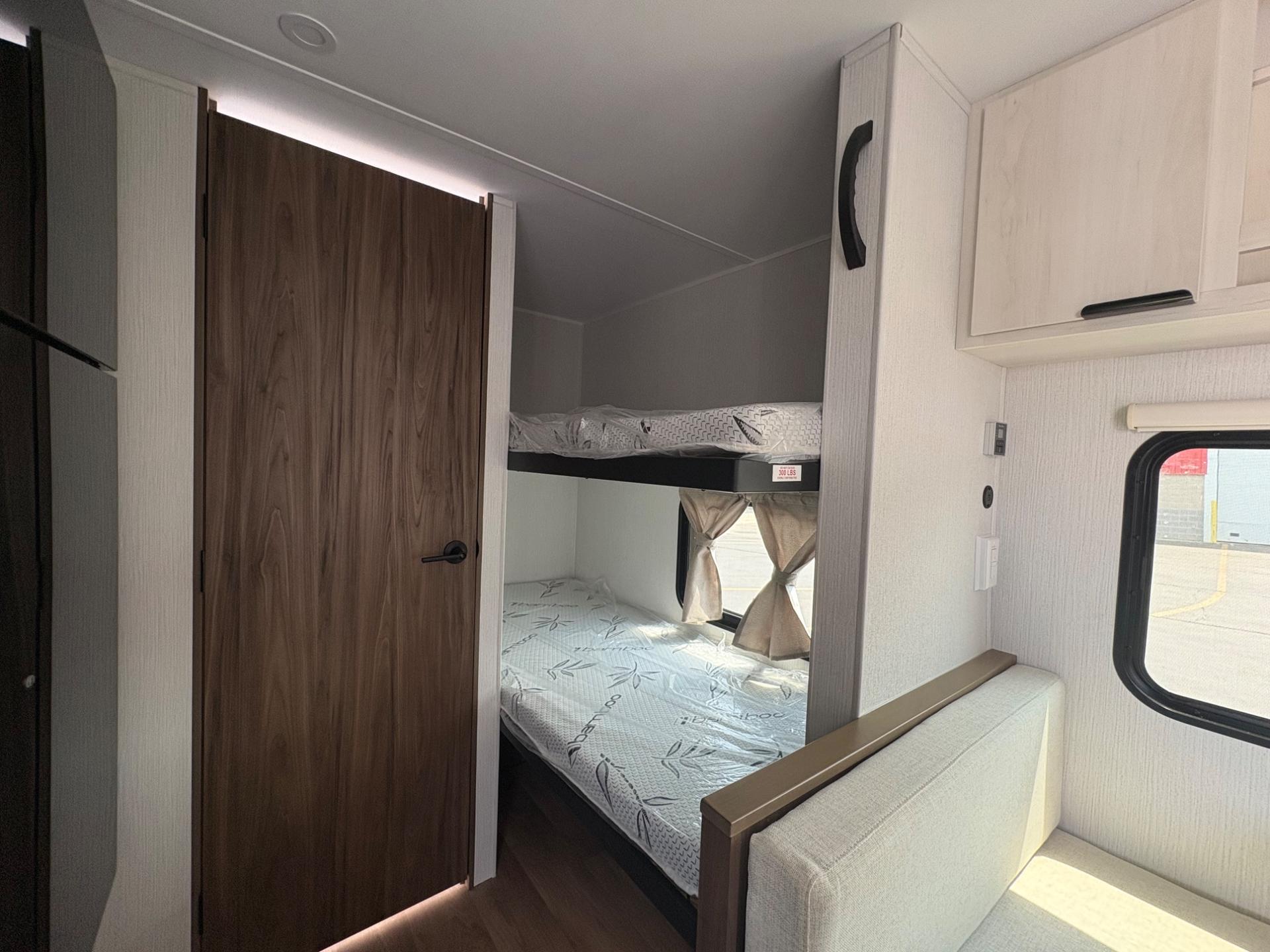 2027 Winnebago 2027 Winnebago ACCESS - thumbnail 35