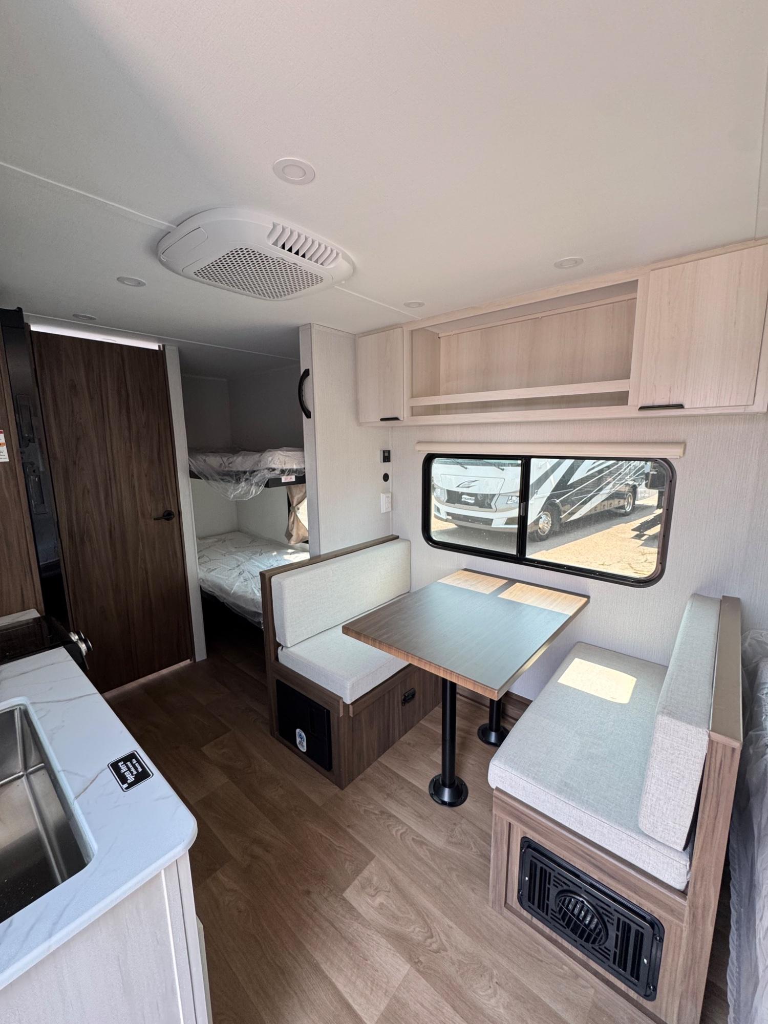 2027 Winnebago 2027 Winnebago Access - thumbnail 6