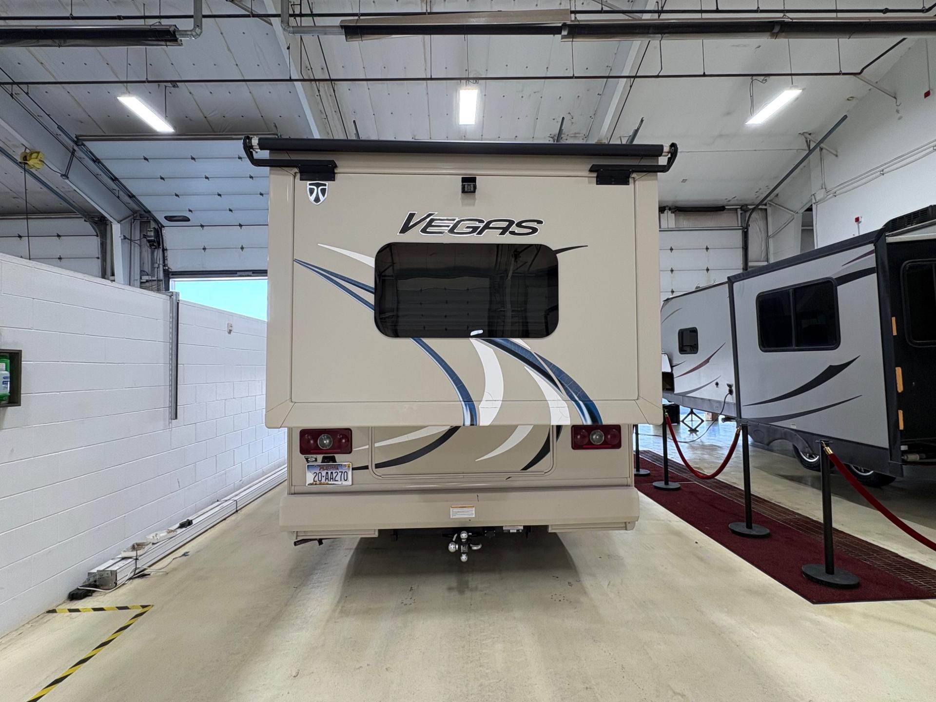 2016 Thor Motor Coach 2016 Thor Motor Coach Vegas - thumbnail 4