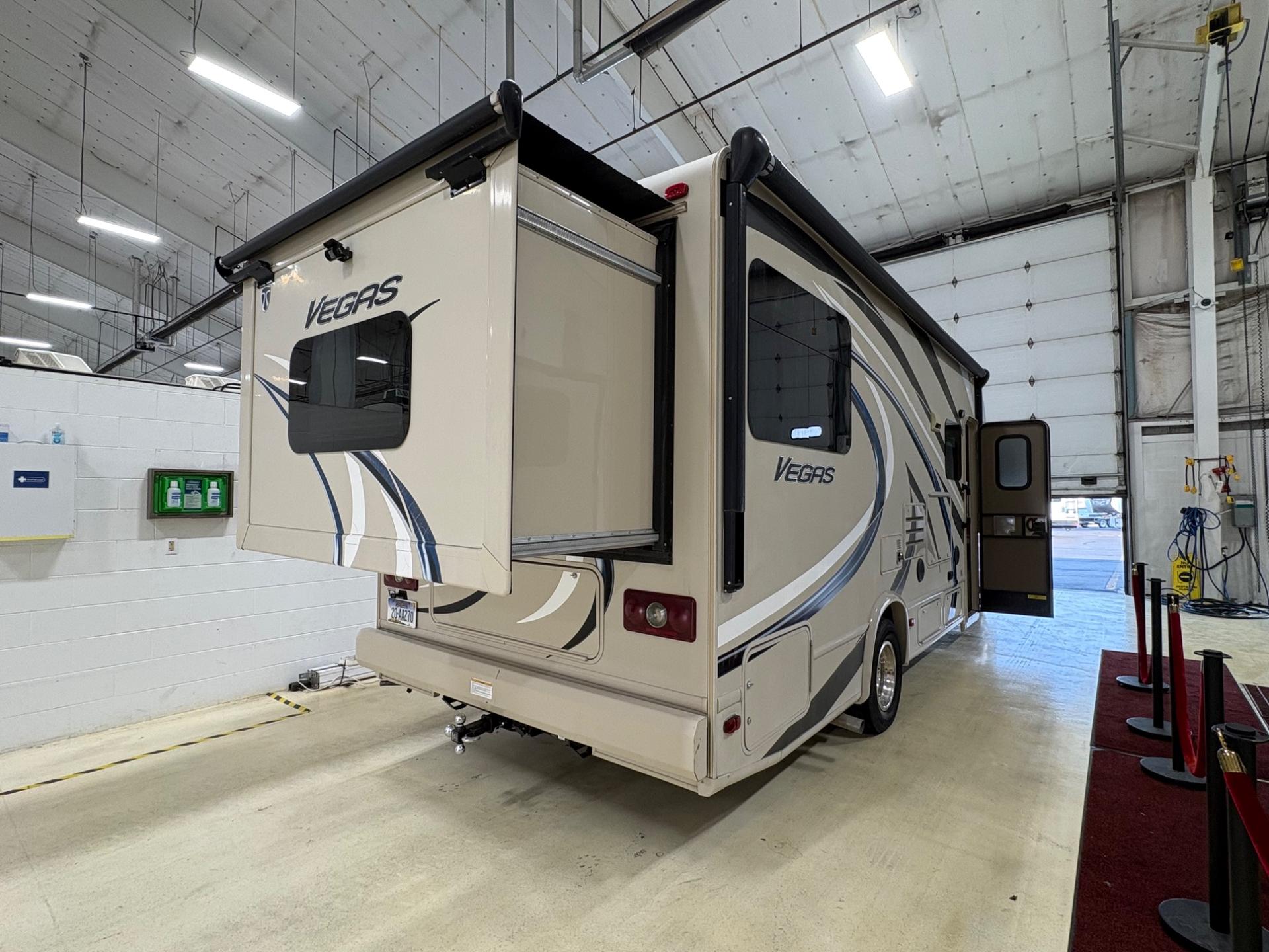 2016 Thor Motor Coach 2016 Thor Motor Coach Vegas - thumbnail 5